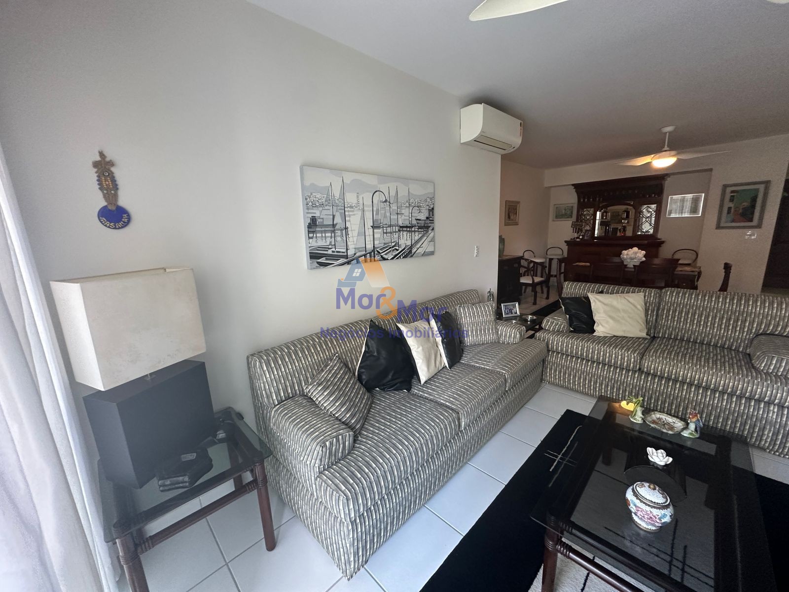 Apartamento na Praia das Pitangueiras, Guarujá - SP