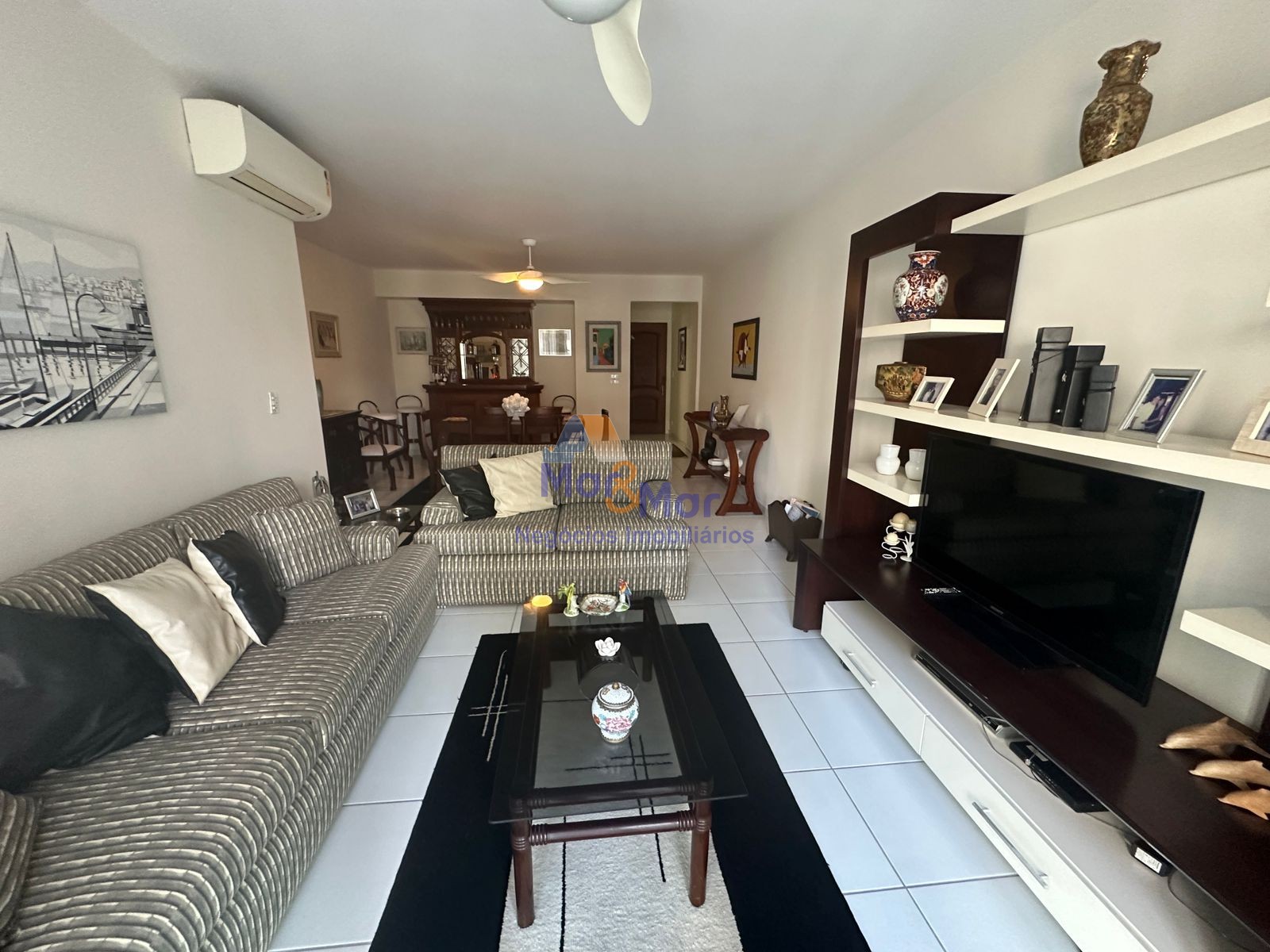 Apartamento na Praia das Pitangueiras, Guarujá - SP