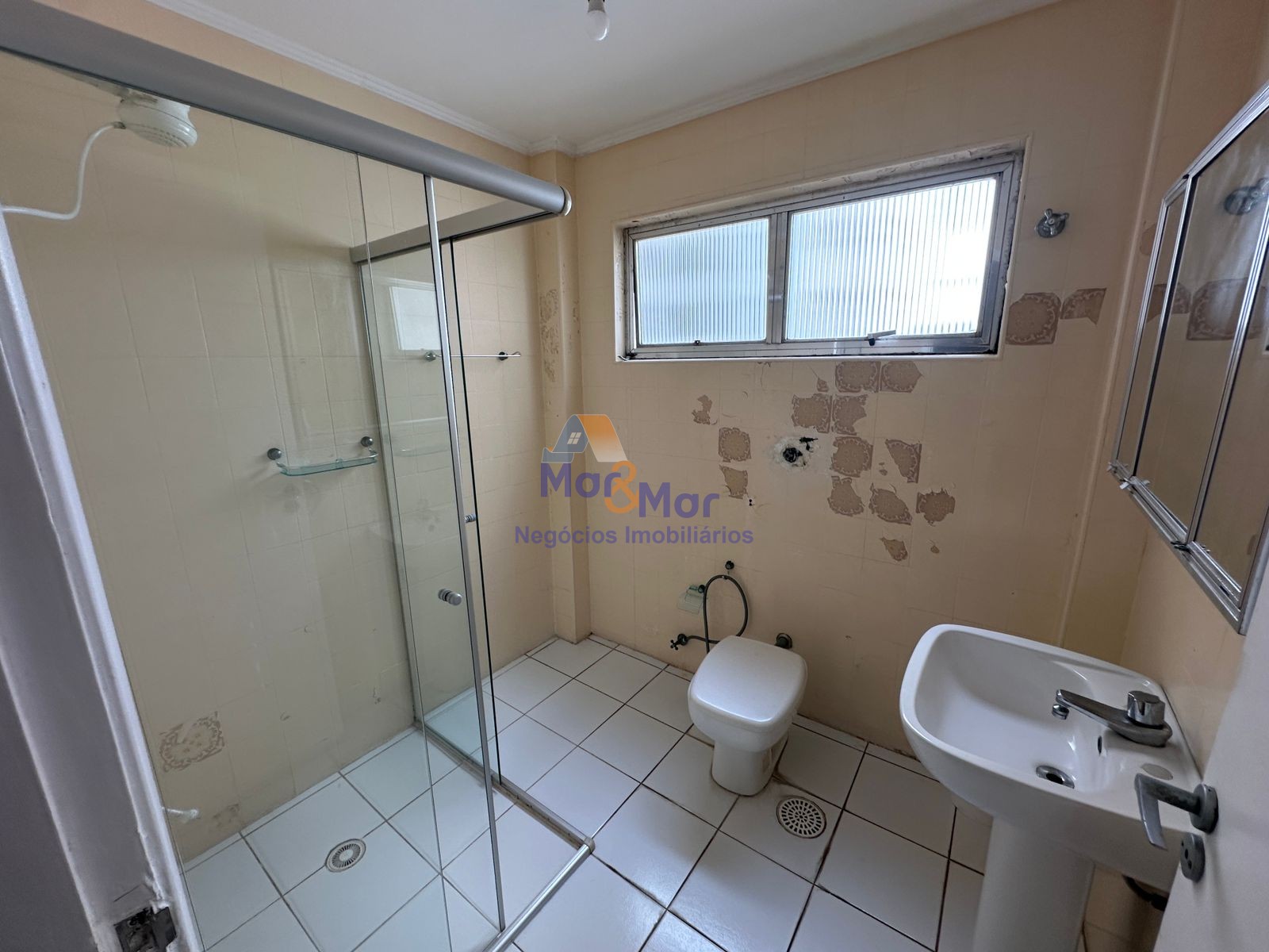 Apartamento na Praia das Pitangueiras, Guarujá - SP