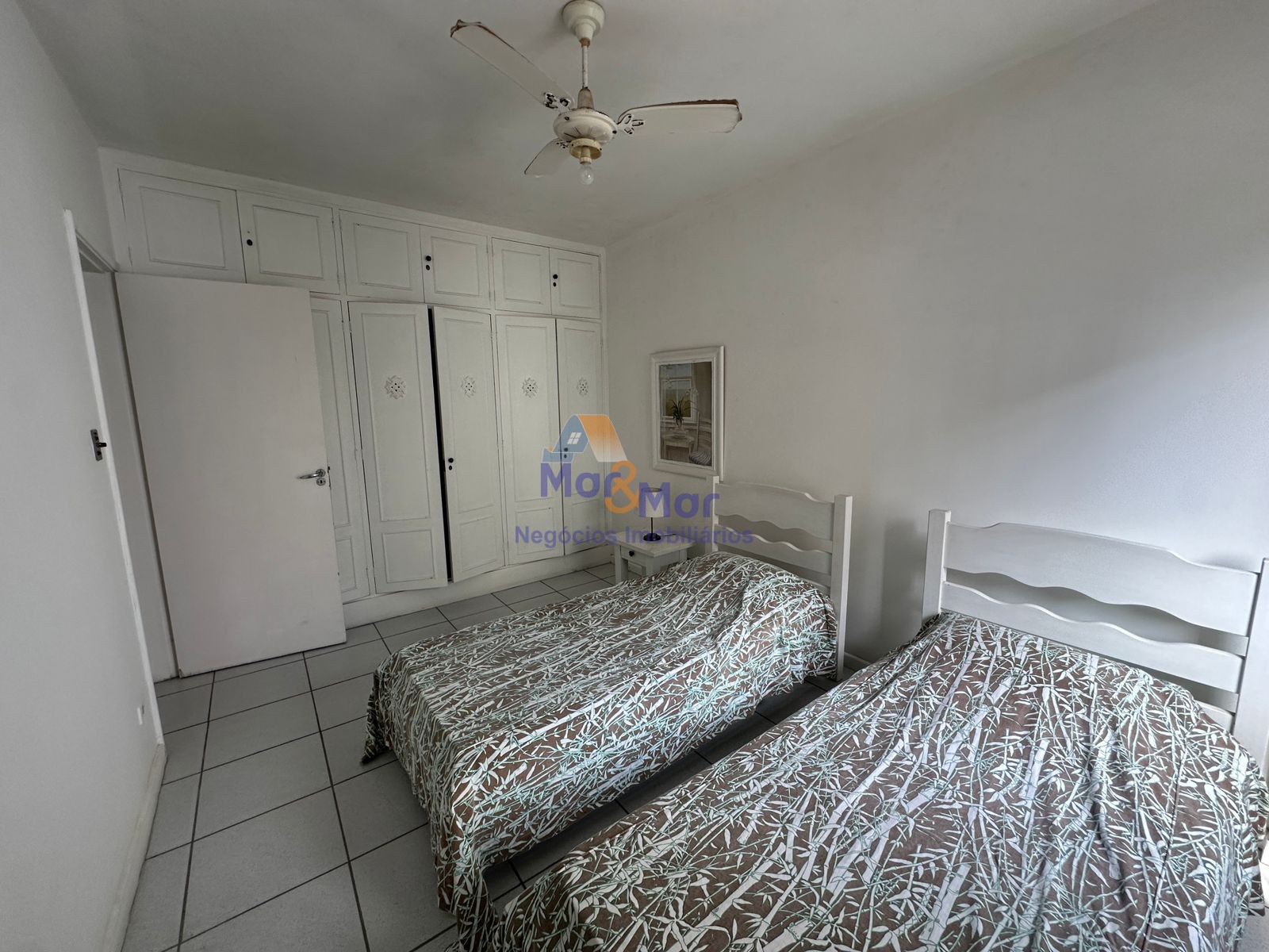 Apartamento na Praia das Pitangueiras, Guarujá - SP