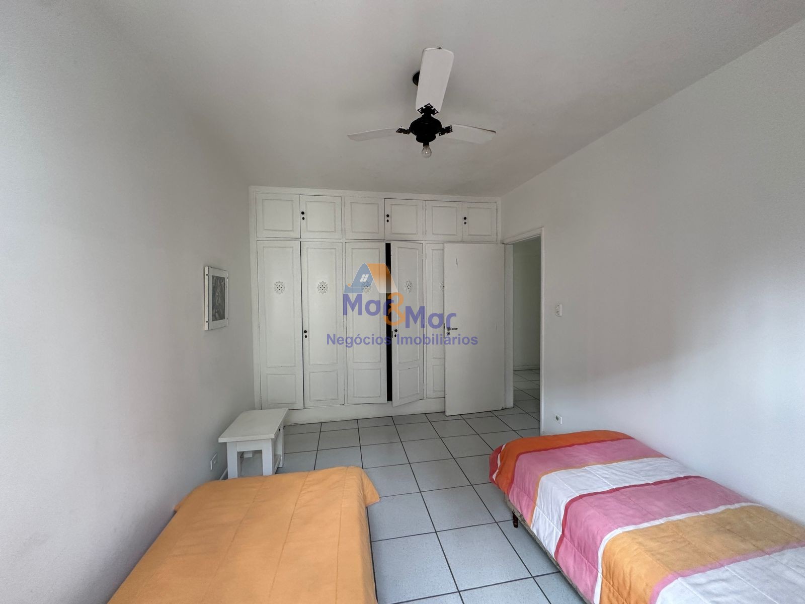 Apartamento na Praia das Pitangueiras, Guarujá - SP