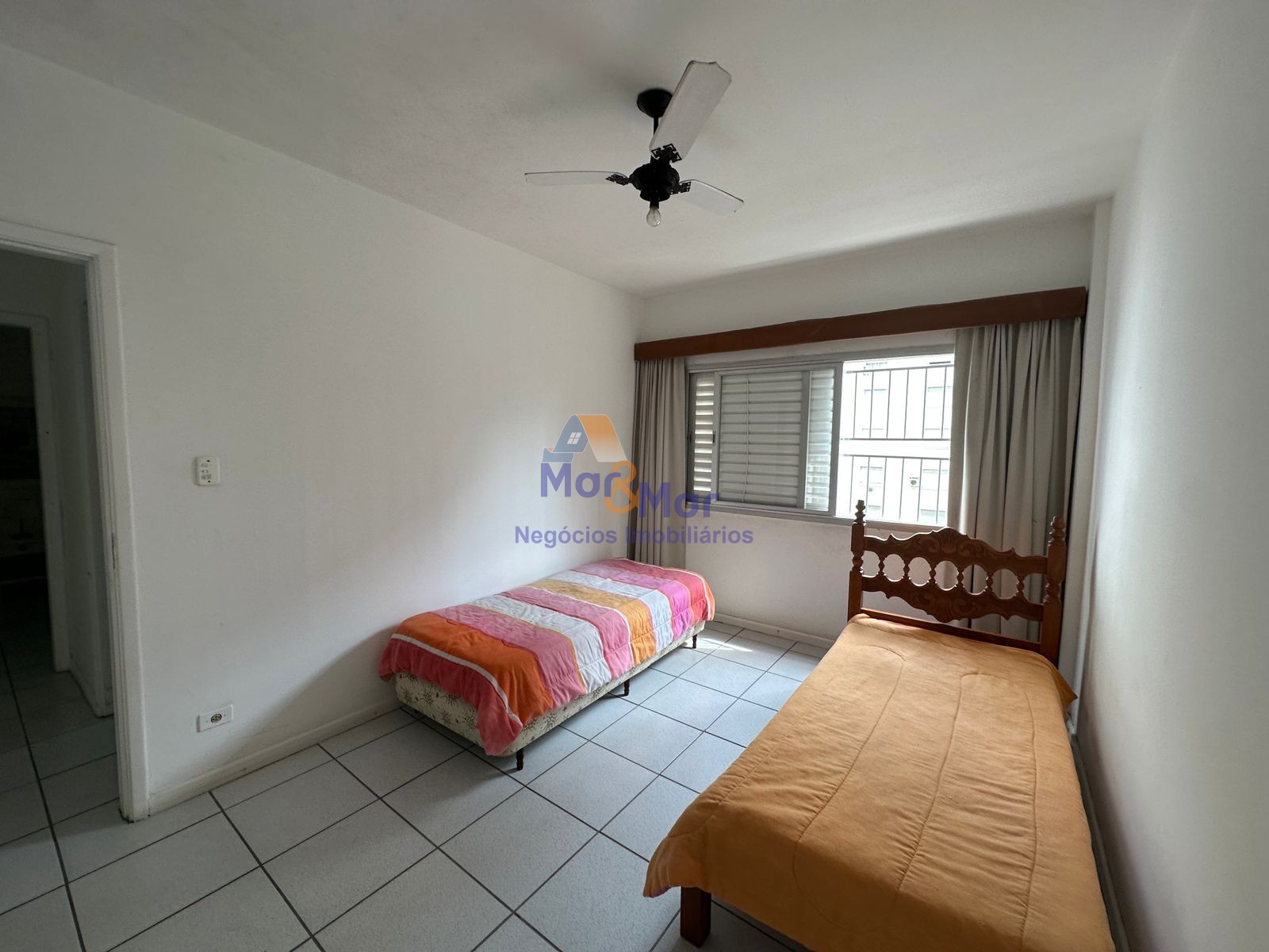 Apartamento na Praia das Pitangueiras, Guarujá - SP