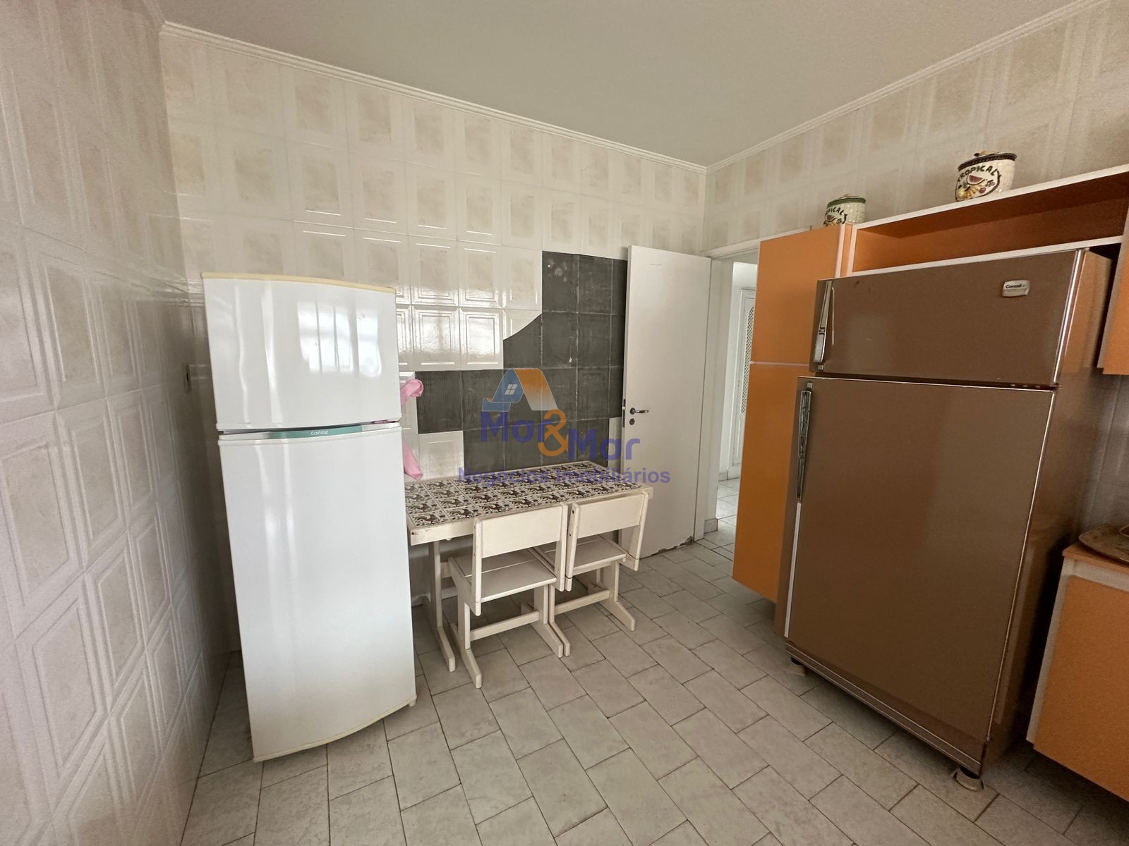 Apartamento na Praia das Pitangueiras, Guarujá - SP