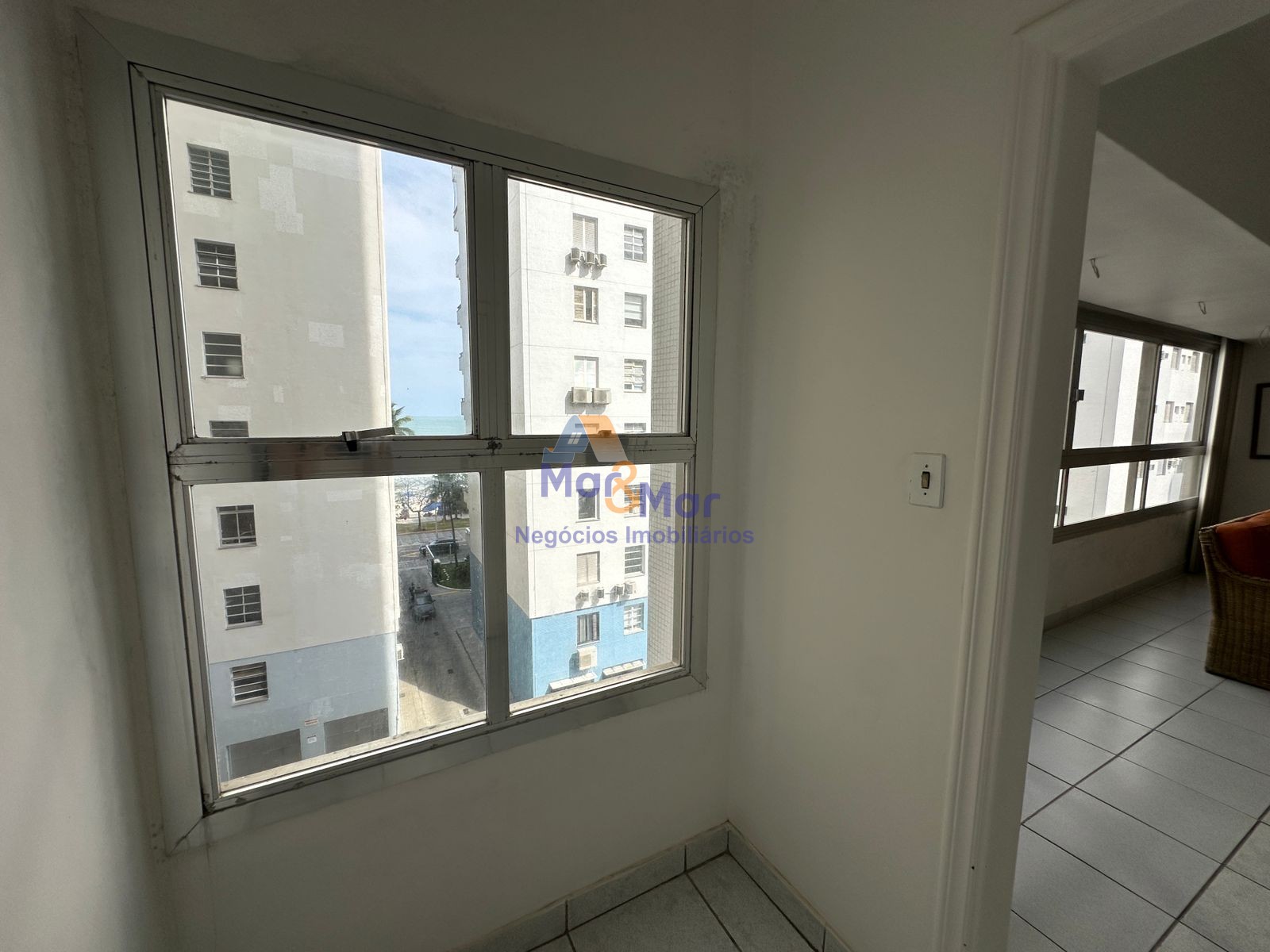 Apartamento na Praia das Pitangueiras, Guarujá - SP