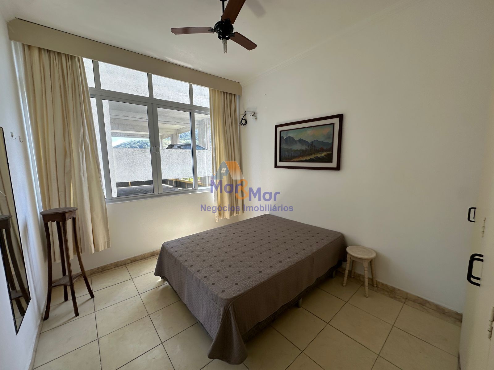 Apartamento na Praia das Pitangueiras, Guarujá - SP