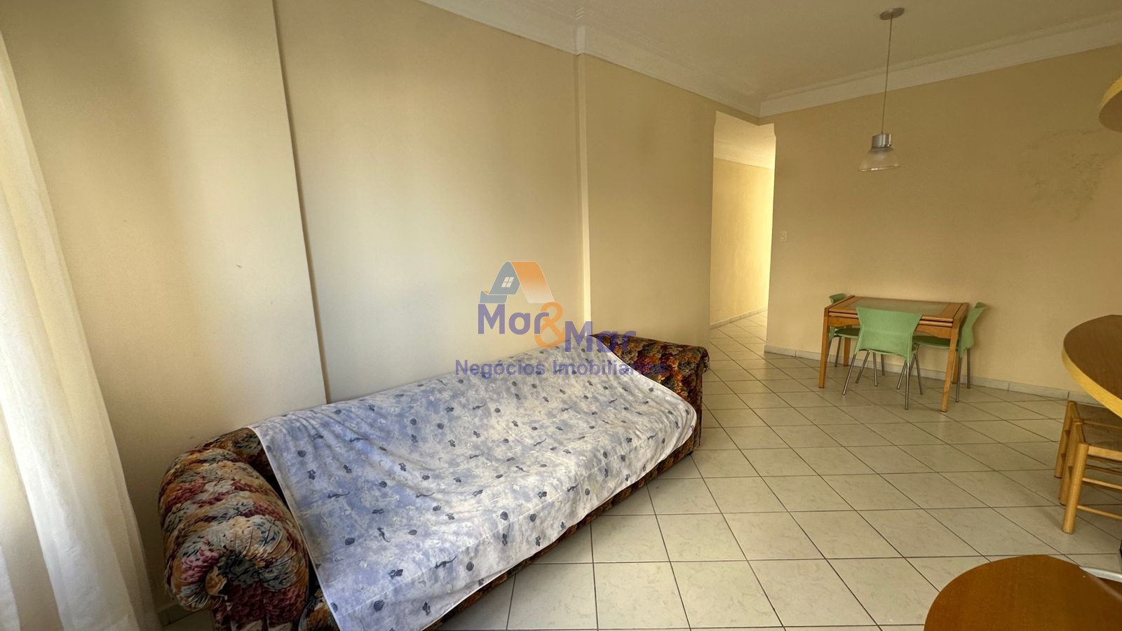 Apartamento na Praia das Pitangueiras, Guarujá - SP