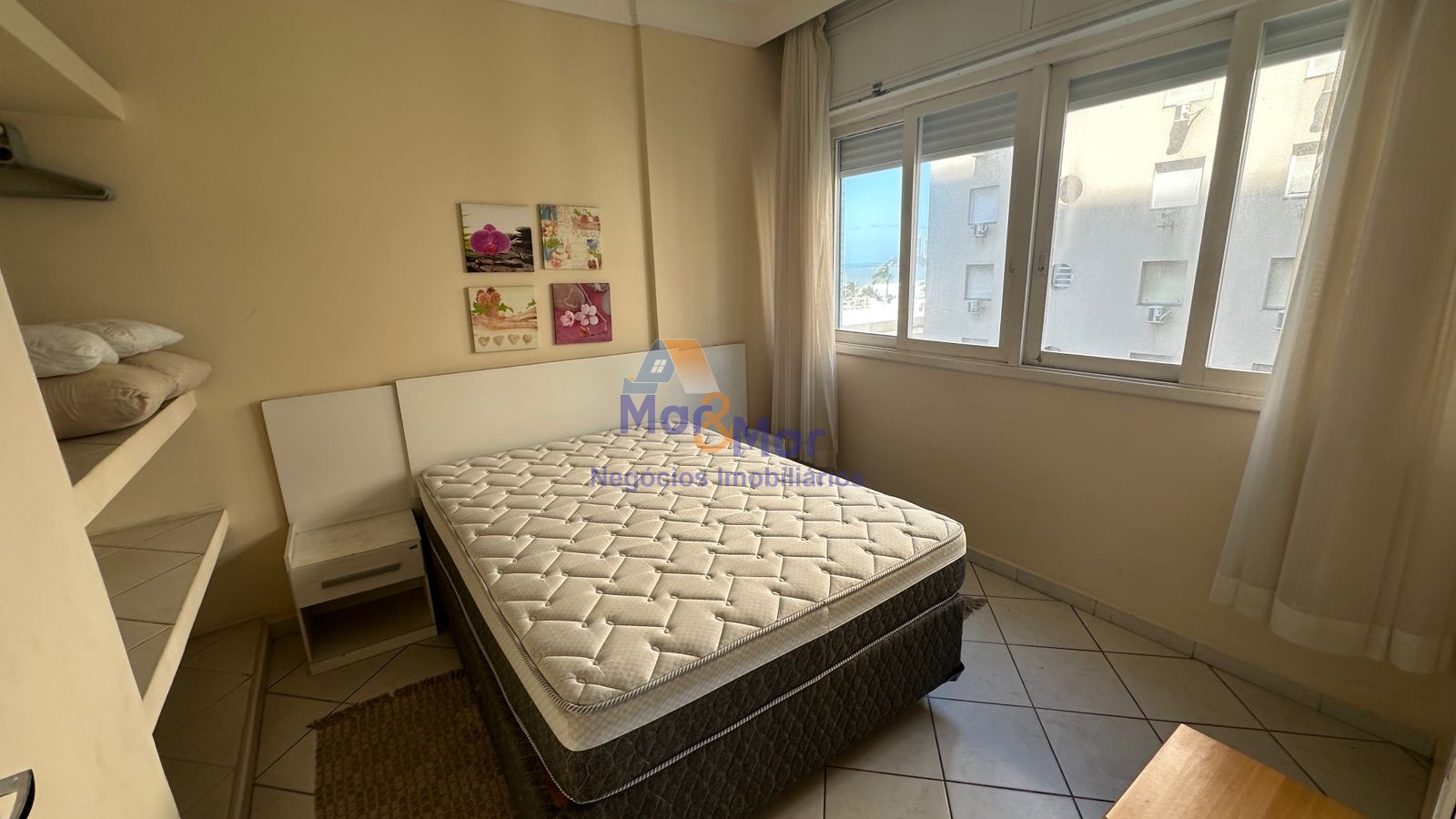 Apartamento na Praia das Pitangueiras, Guarujá - SP