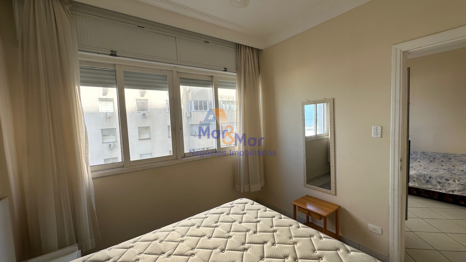 Apartamento na Praia das Pitangueiras, Guarujá - SP