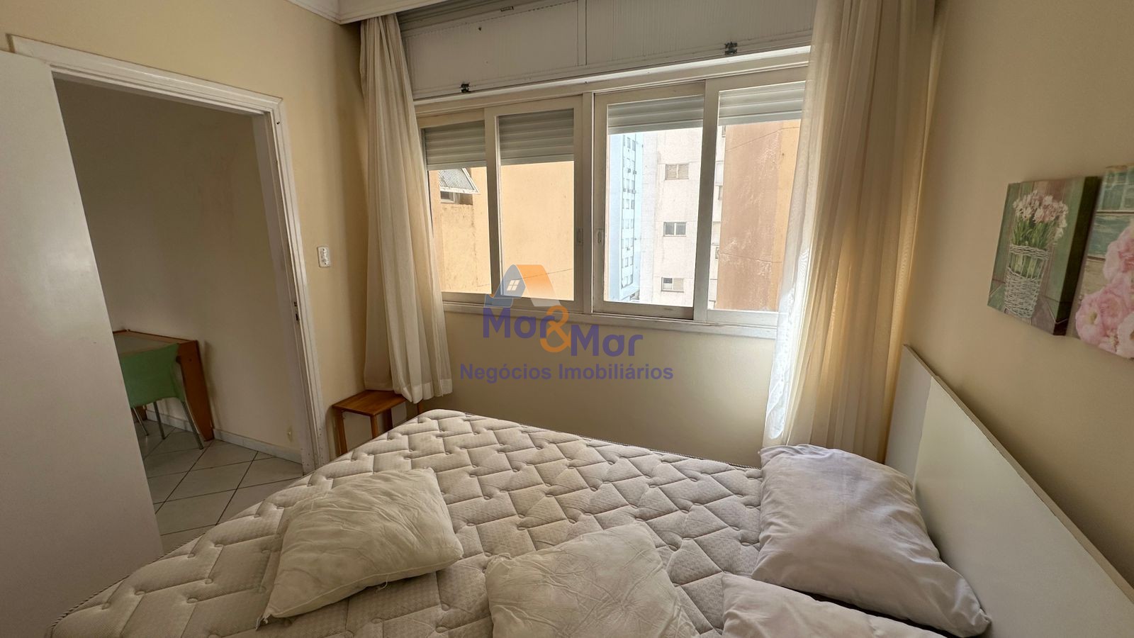 Apartamento na Praia das Pitangueiras, Guarujá - SP