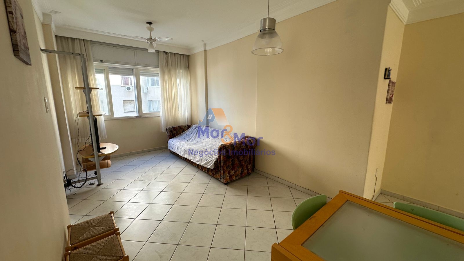 Apartamento na Praia das Pitangueiras, Guarujá - SP
