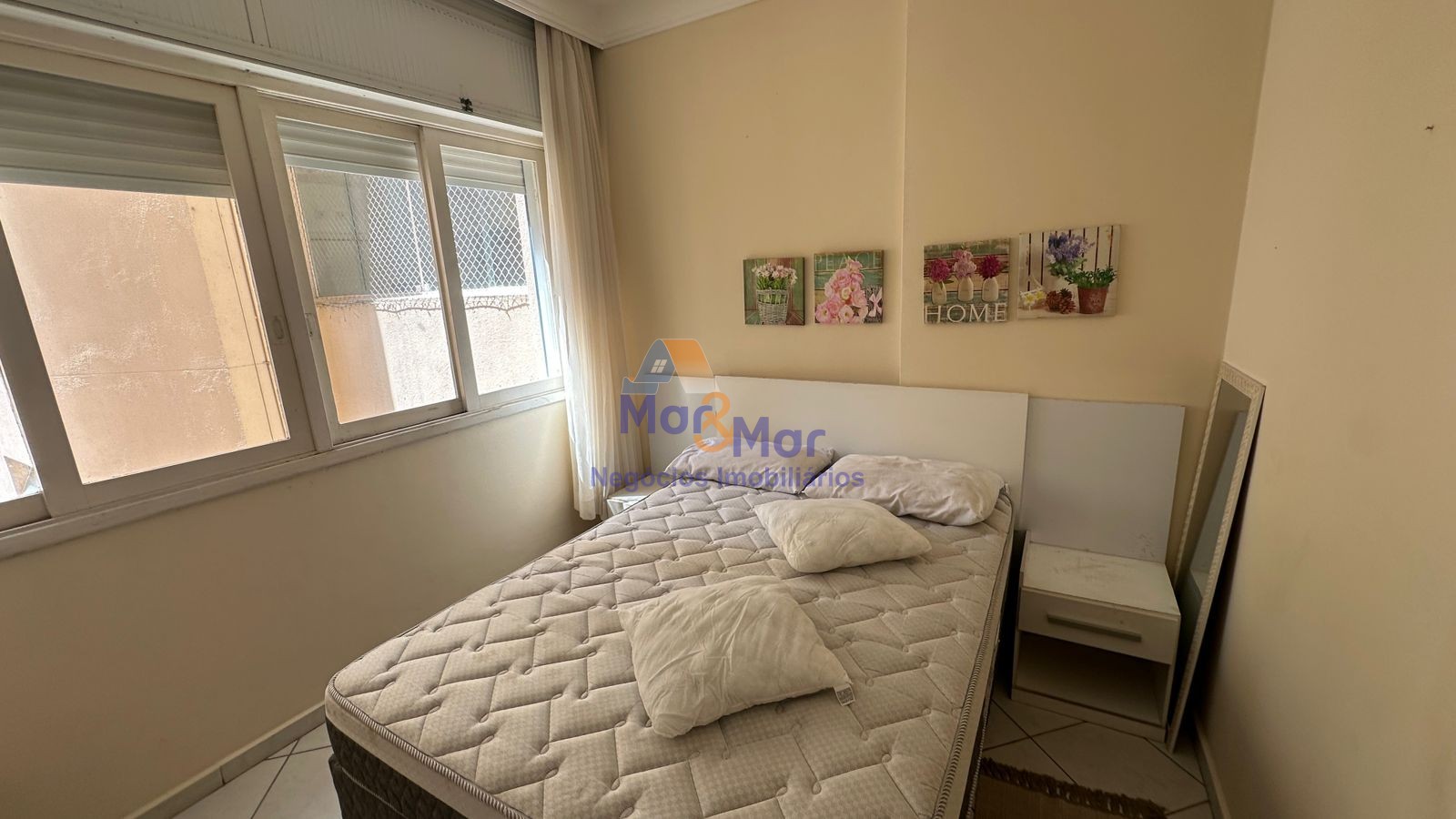 Apartamento na Praia das Pitangueiras, Guarujá - SP