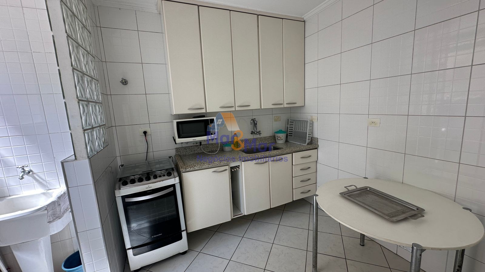 Apartamento na Praia das Pitangueiras, Guarujá - SP