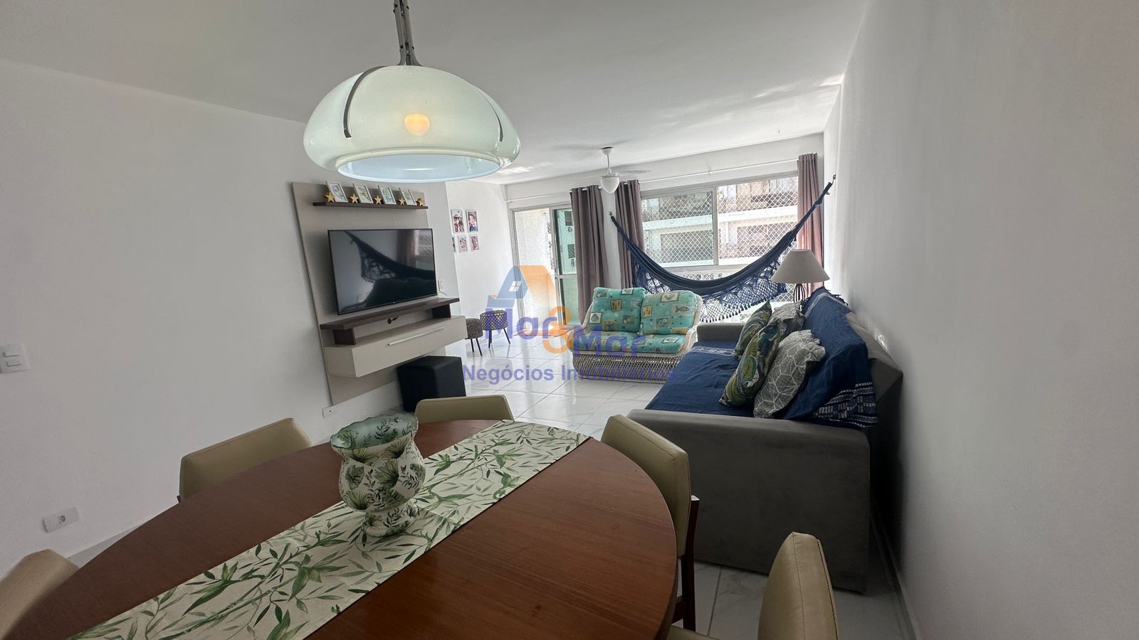 Apartamento na Praia das Pitangueiras, Guarujá - SP