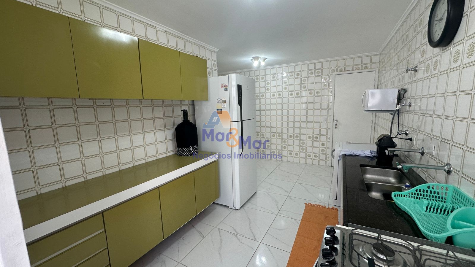 Apartamento na Praia das Pitangueiras, Guarujá - SP