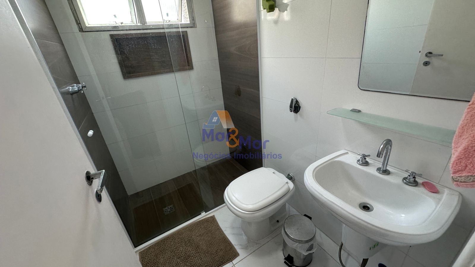 Apartamento na Praia das Pitangueiras, Guarujá - SP