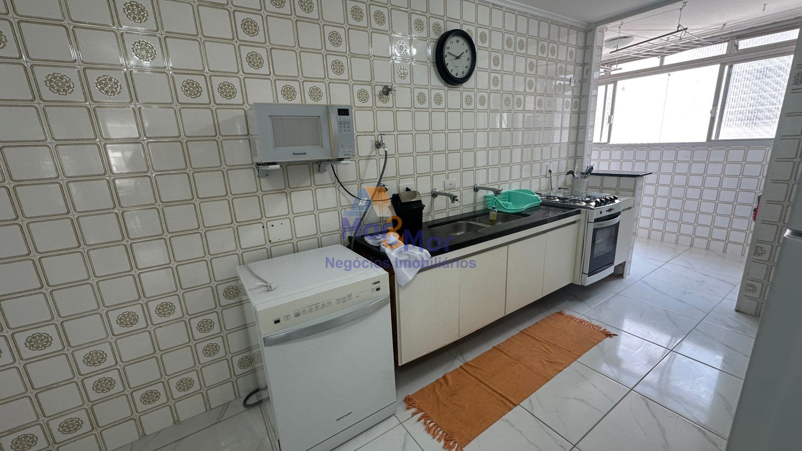 Apartamento na Praia das Pitangueiras, Guarujá - SP