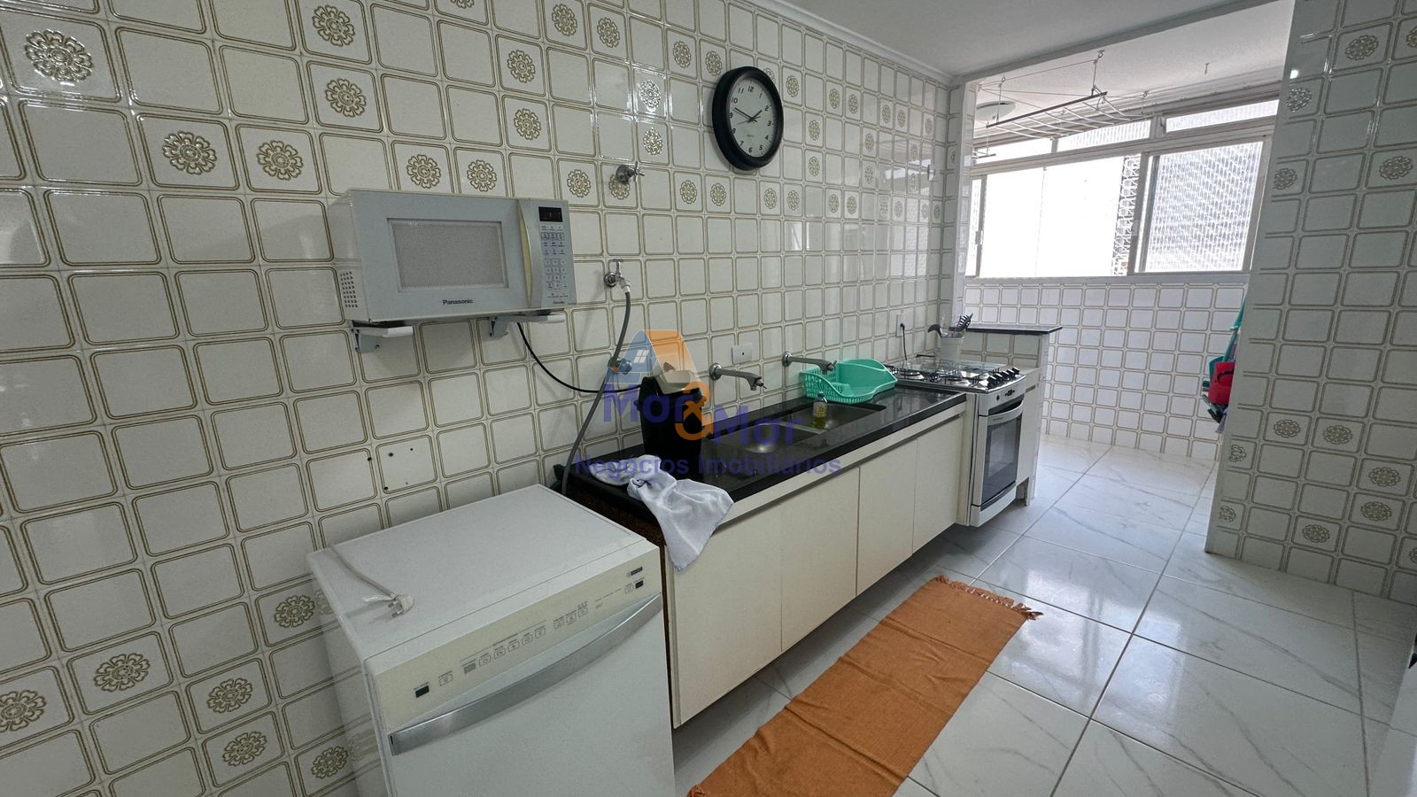 Apartamento na Praia das Pitangueiras, Guarujá - SP
