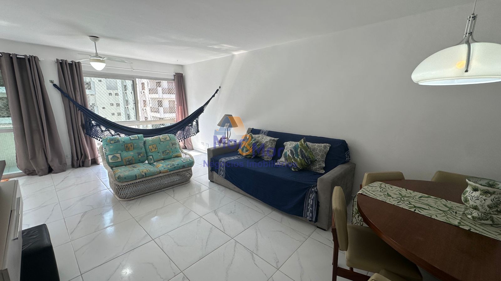 Apartamento na Praia das Pitangueiras, Guarujá - SP