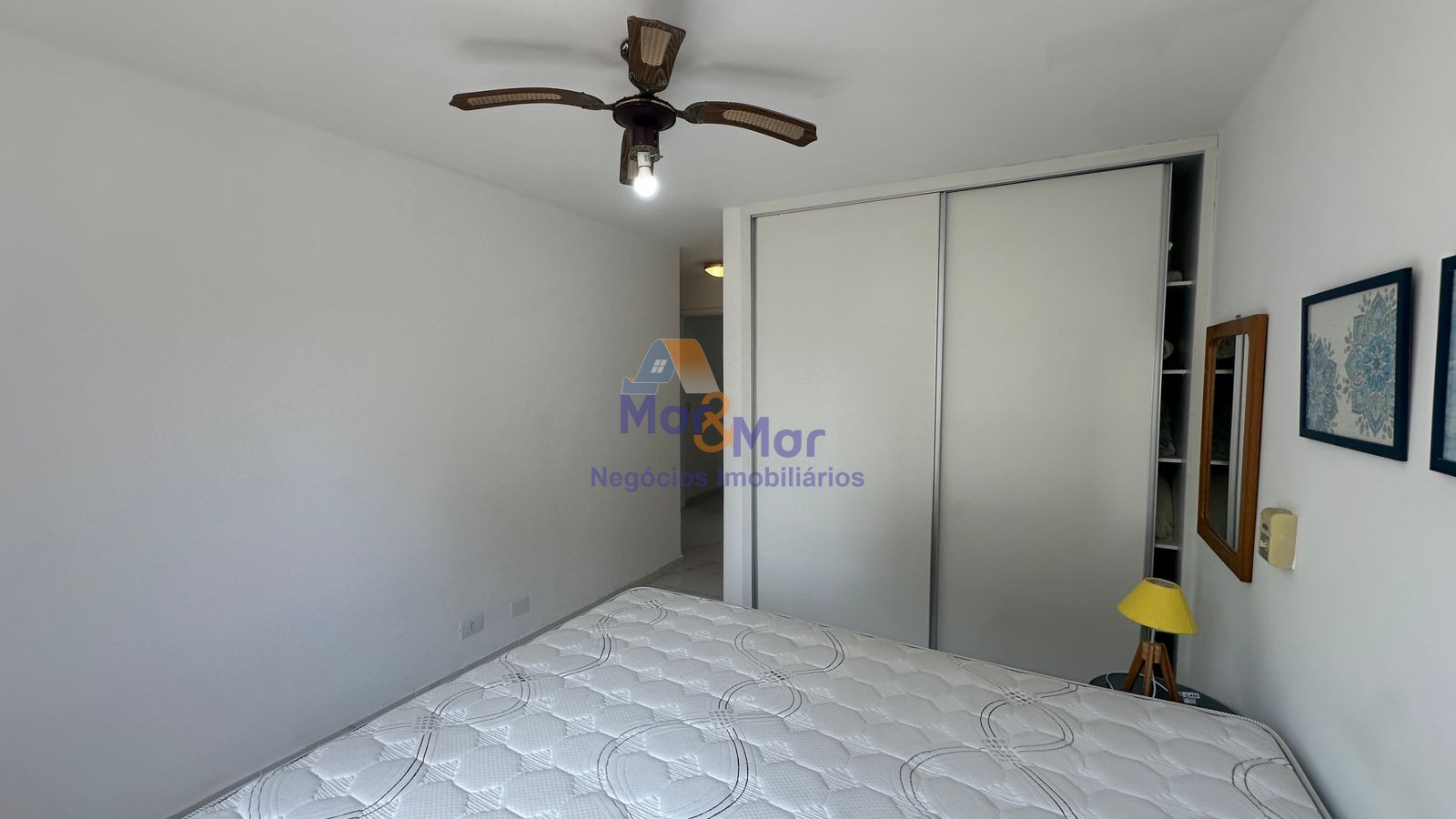 Apartamento na Praia das Pitangueiras, Guarujá - SP