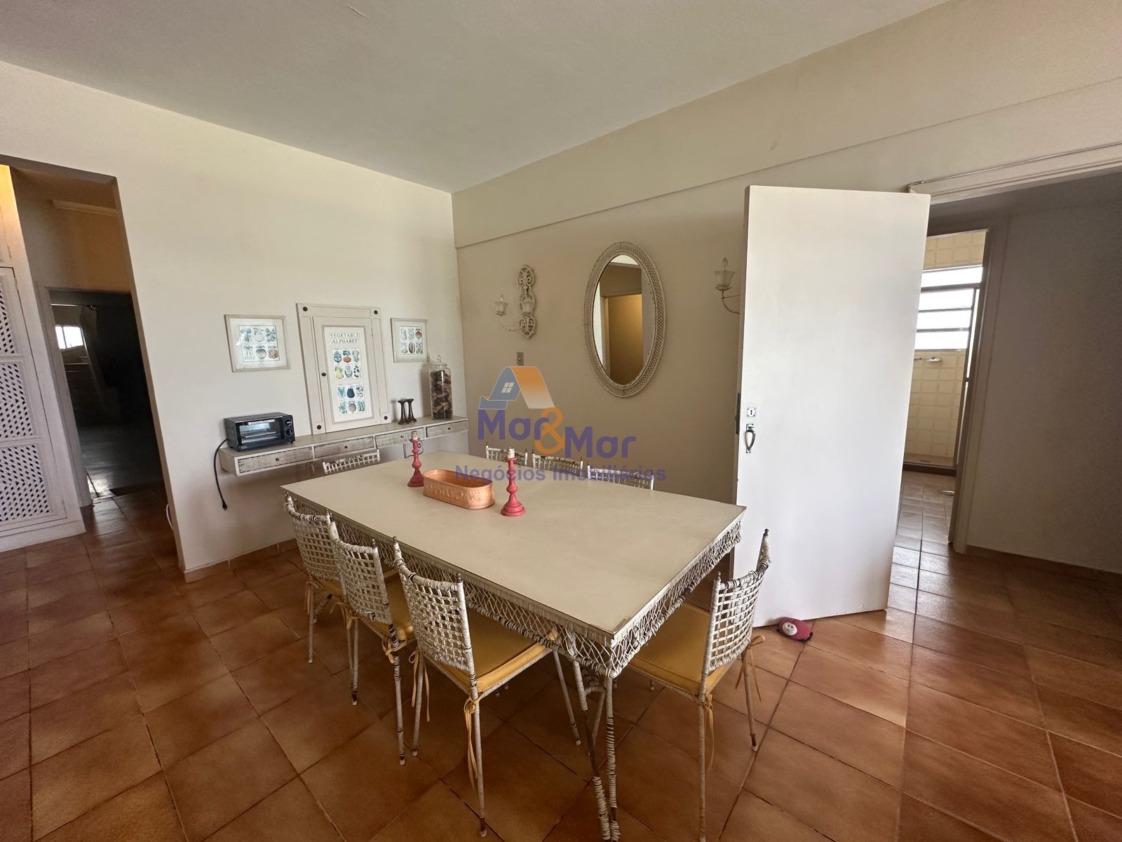 Apartamento Frente ao Mar nas Pitangueiras, Guarujá - SP