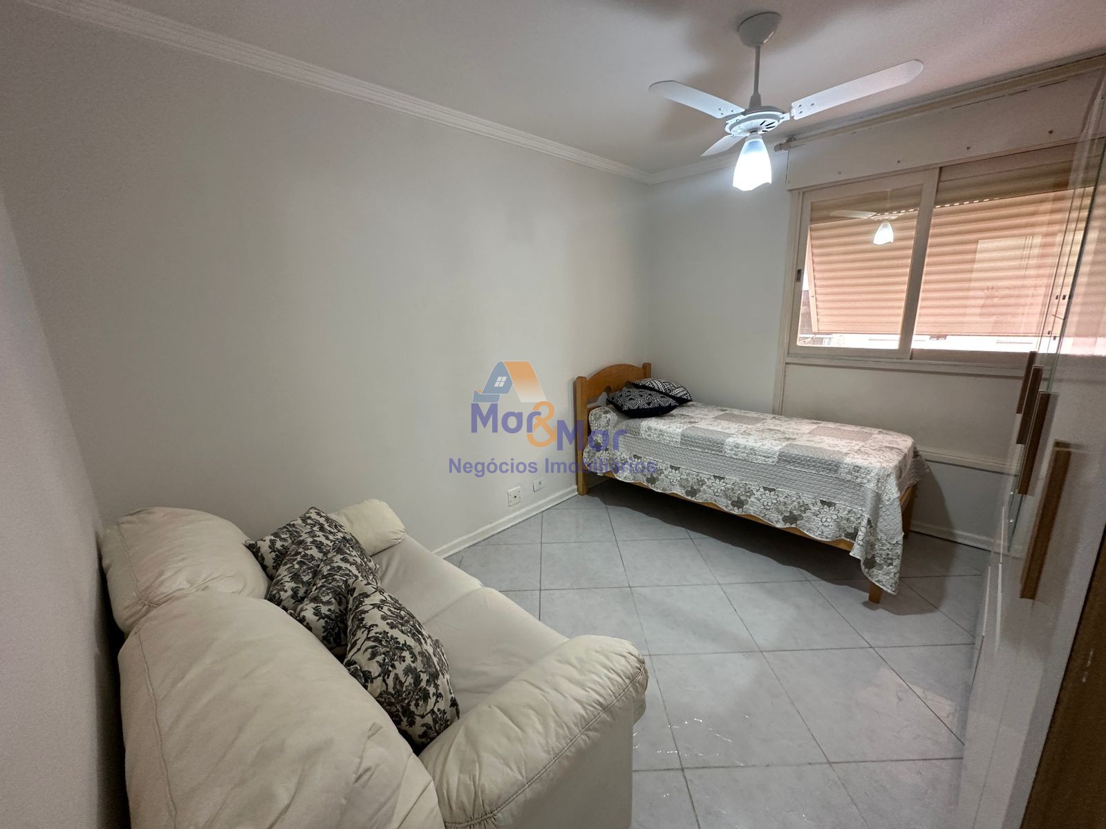 Apartamento na Praia das Pitangueiras, Guarujá - SP