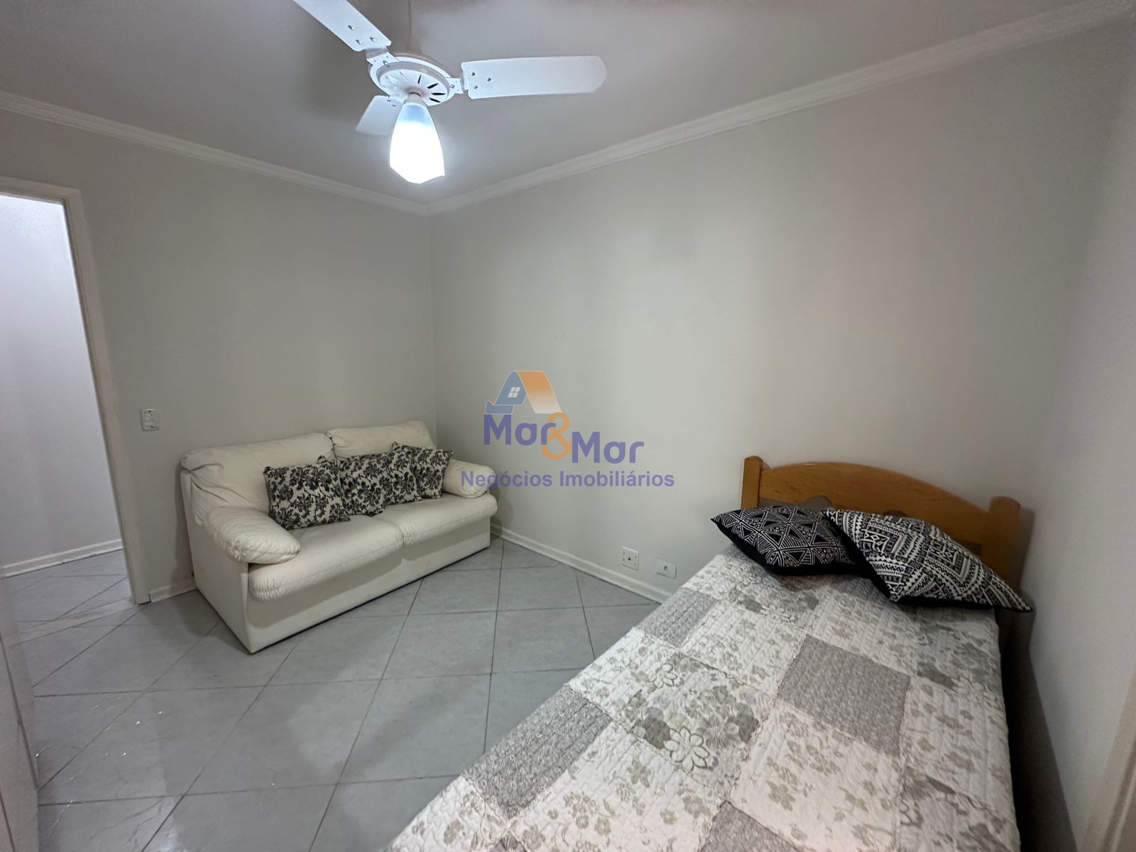 Apartamento na Praia das Pitangueiras, Guarujá - SP