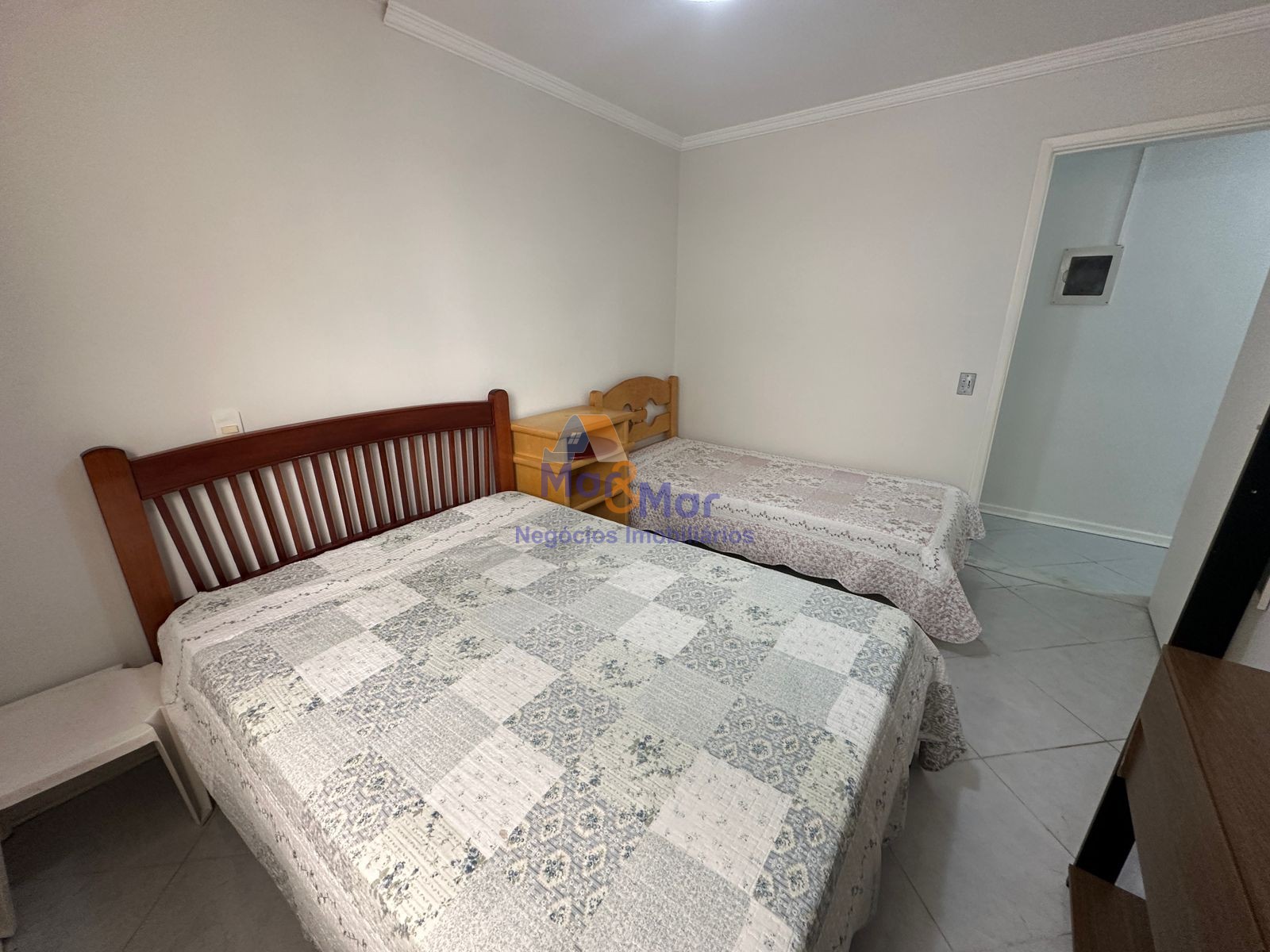 Apartamento na Praia das Pitangueiras, Guarujá - SP