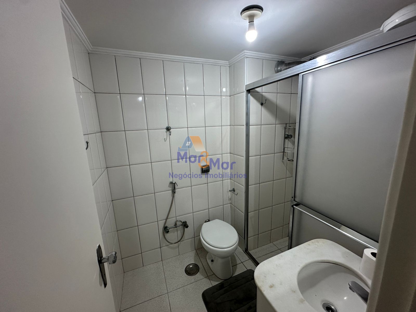 Apartamento na Praia das Pitangueiras, Guarujá - SP
