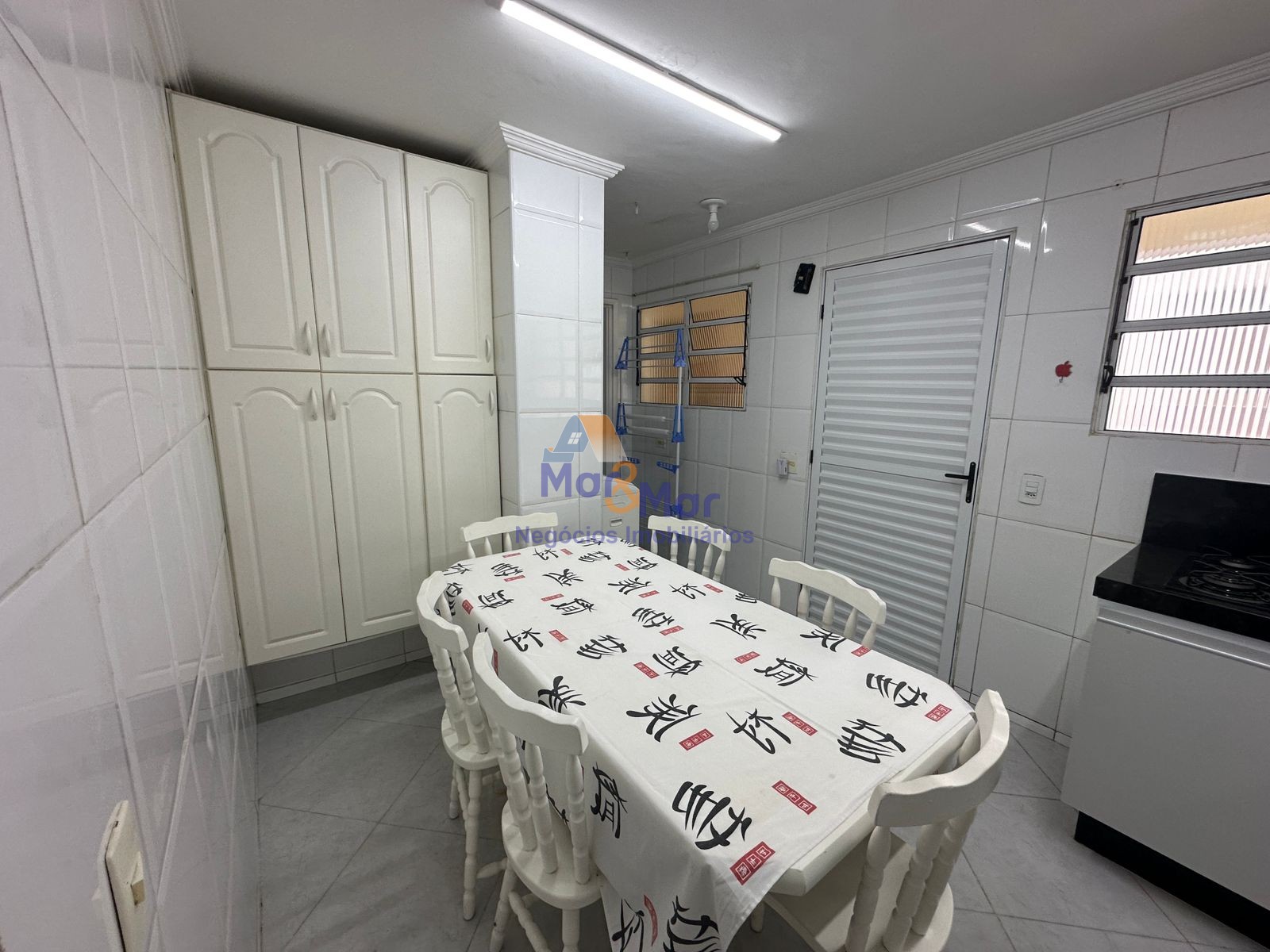 Apartamento na Praia das Pitangueiras, Guarujá - SP