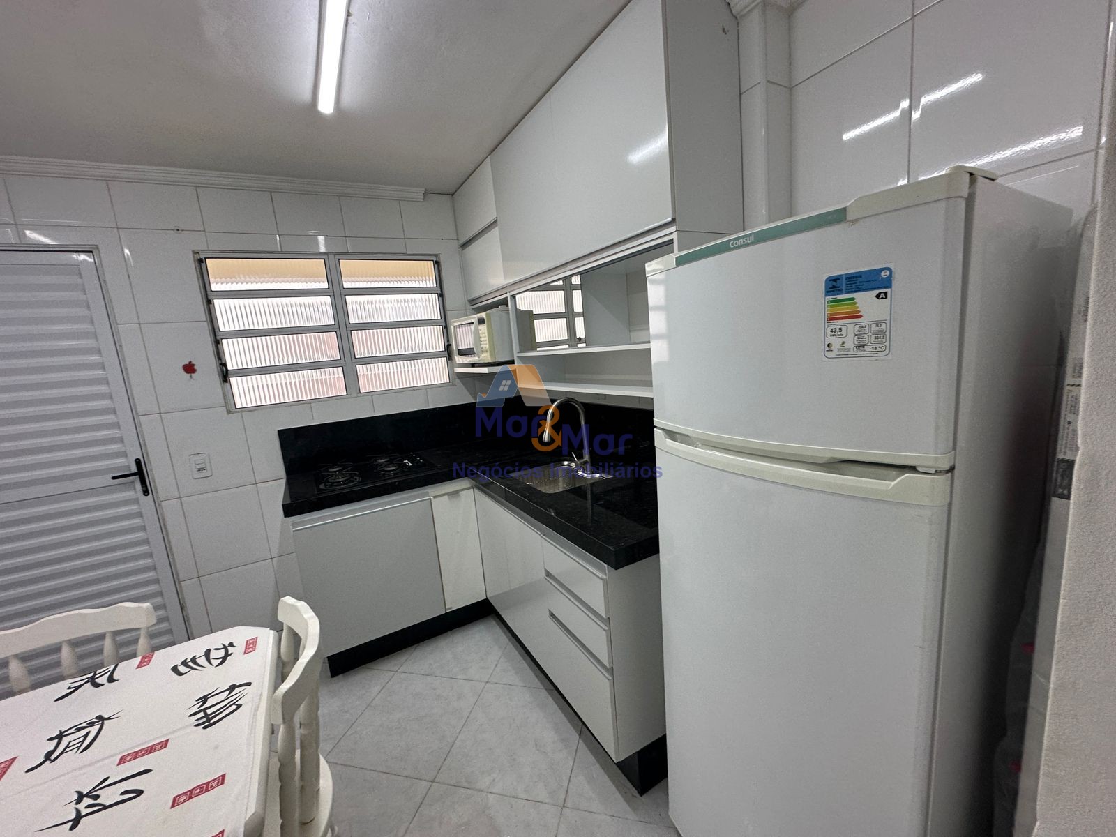 Apartamento na Praia das Pitangueiras, Guarujá - SP