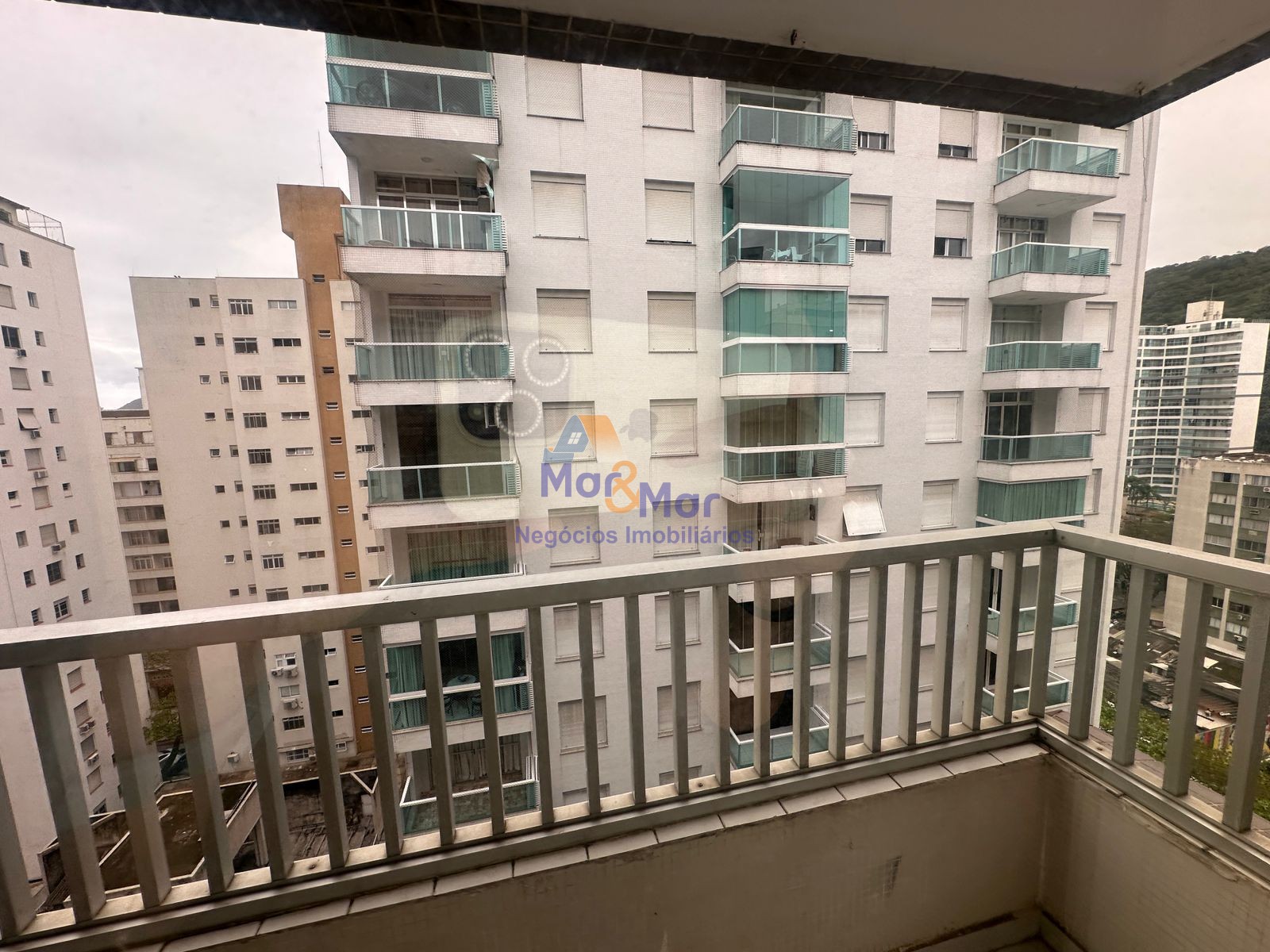 Apartamento na Praia das Pitangueiras, Guarujá - SP