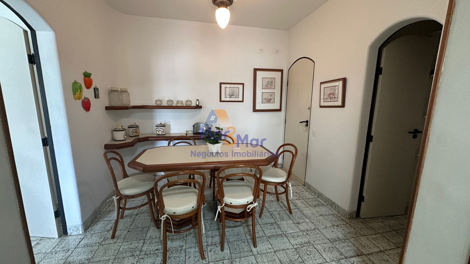 Apartamento na Praia das Pitangueiras, Guarujá - SP
