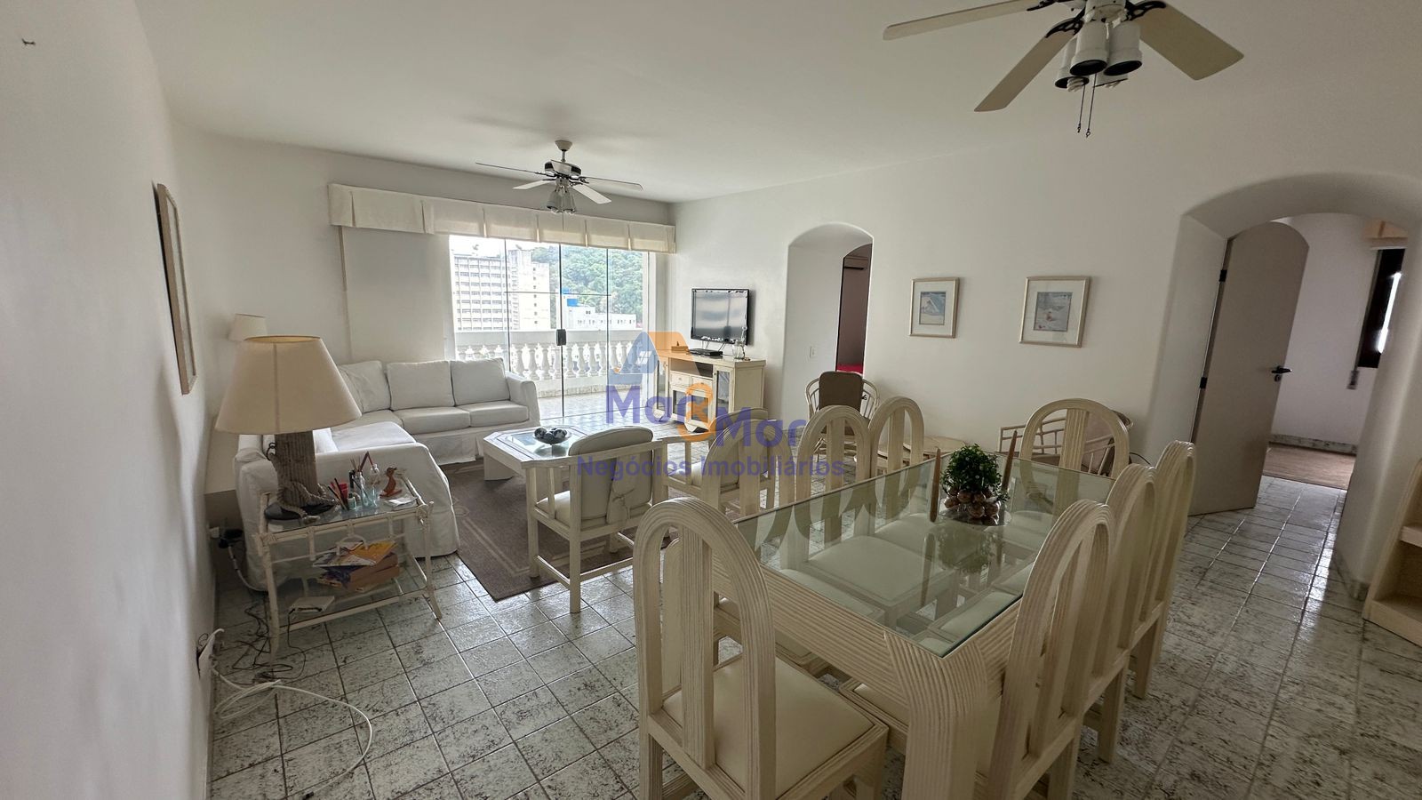 Apartamento na Praia das Pitangueiras, Guarujá - SP