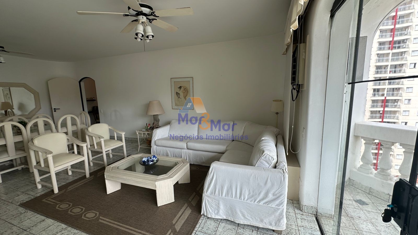 Apartamento na Praia das Pitangueiras, Guarujá - SP