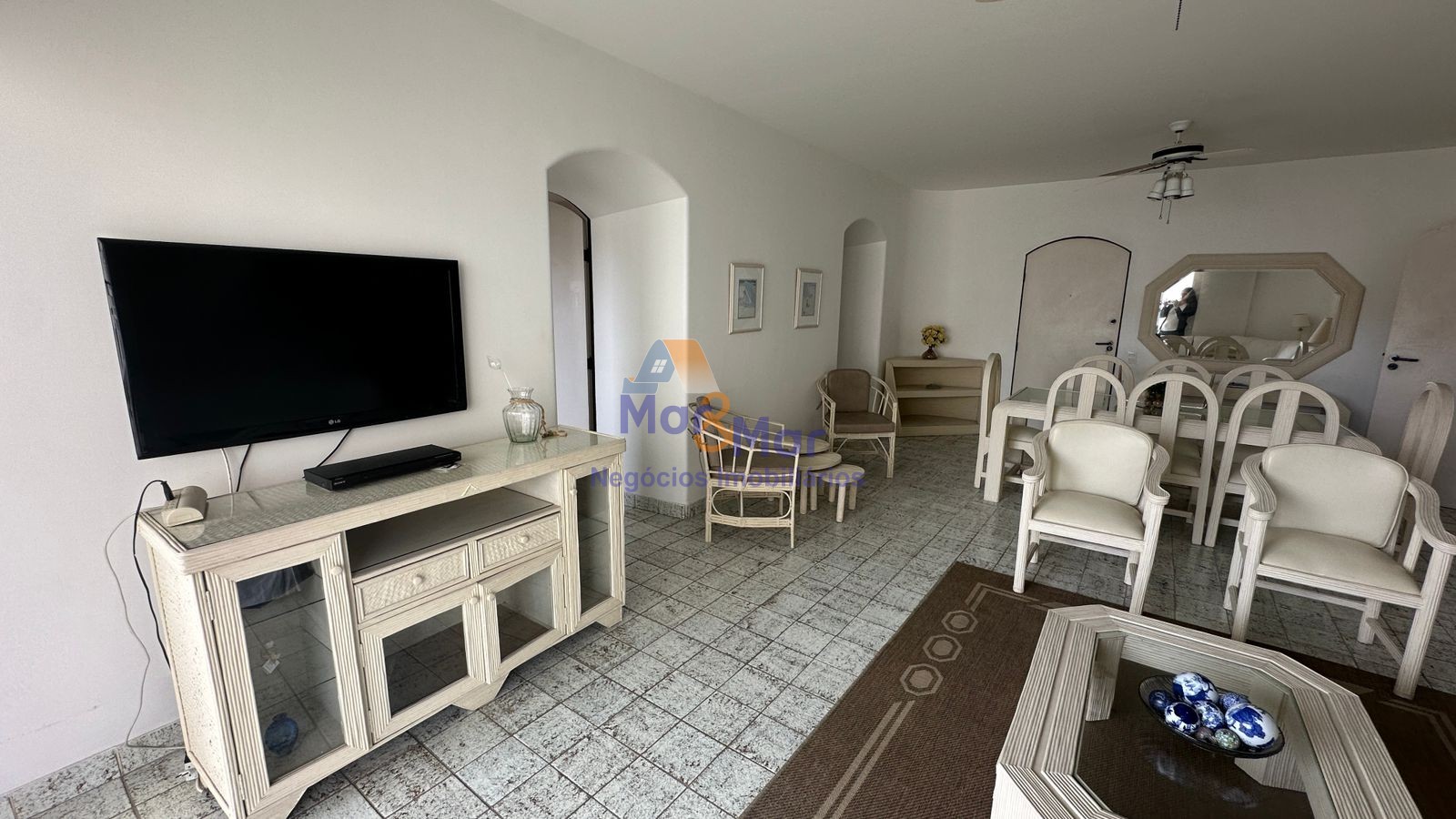 Apartamento na Praia das Pitangueiras, Guarujá - SP