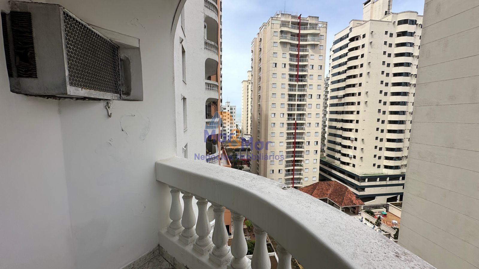 Apartamento na Praia das Pitangueiras, Guarujá - SP