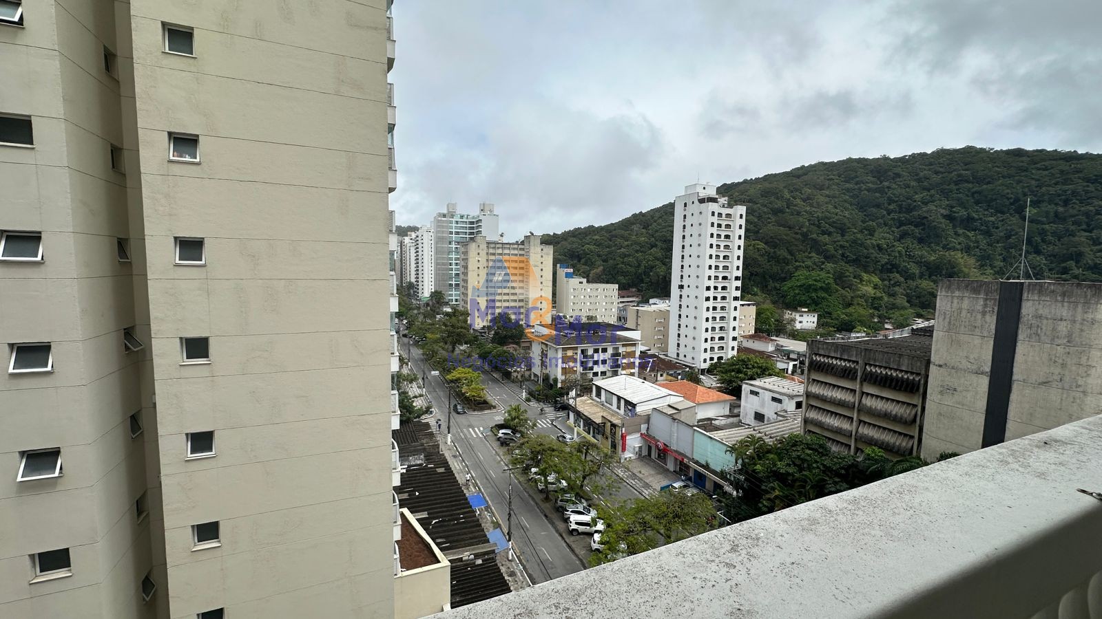 Apartamento na Praia das Pitangueiras, Guarujá - SP
