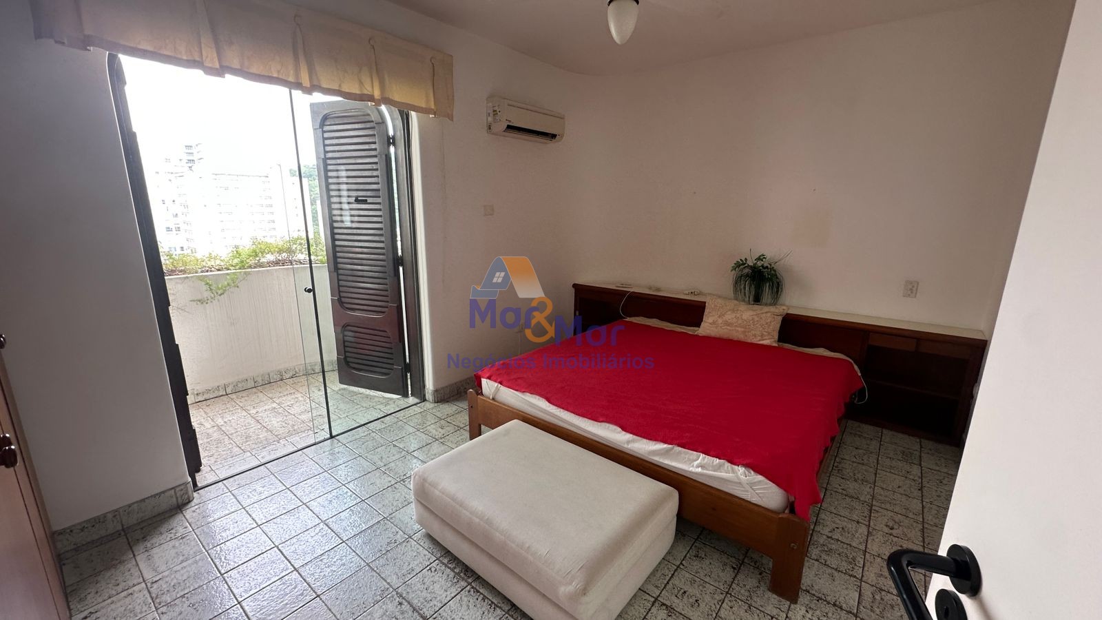 Apartamento na Praia das Pitangueiras, Guarujá - SP