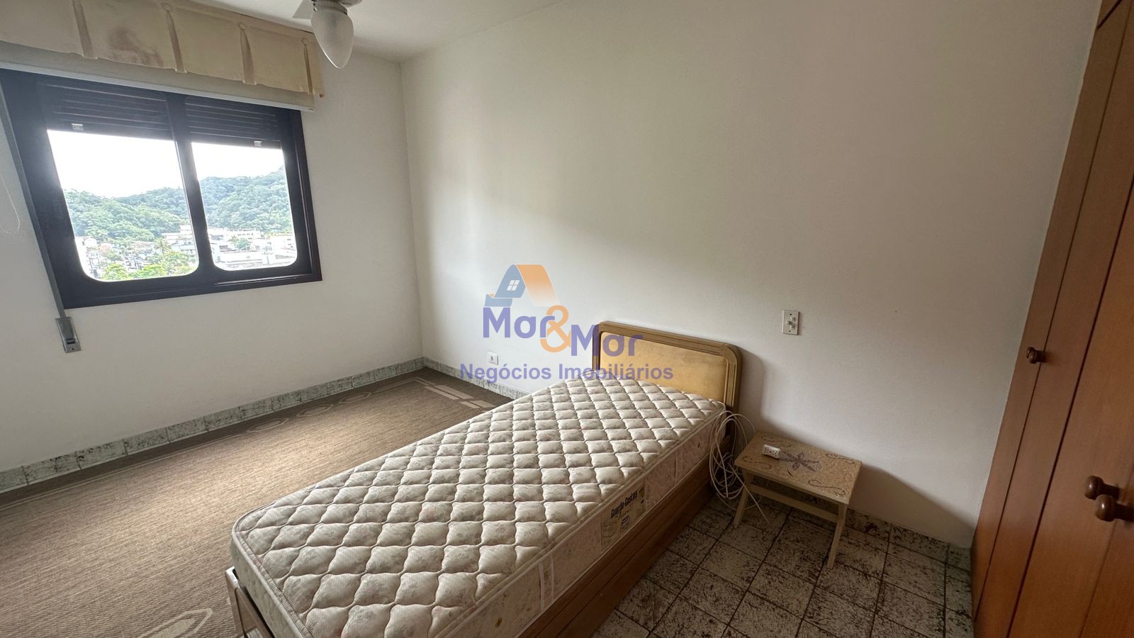 Apartamento na Praia das Pitangueiras, Guarujá - SP