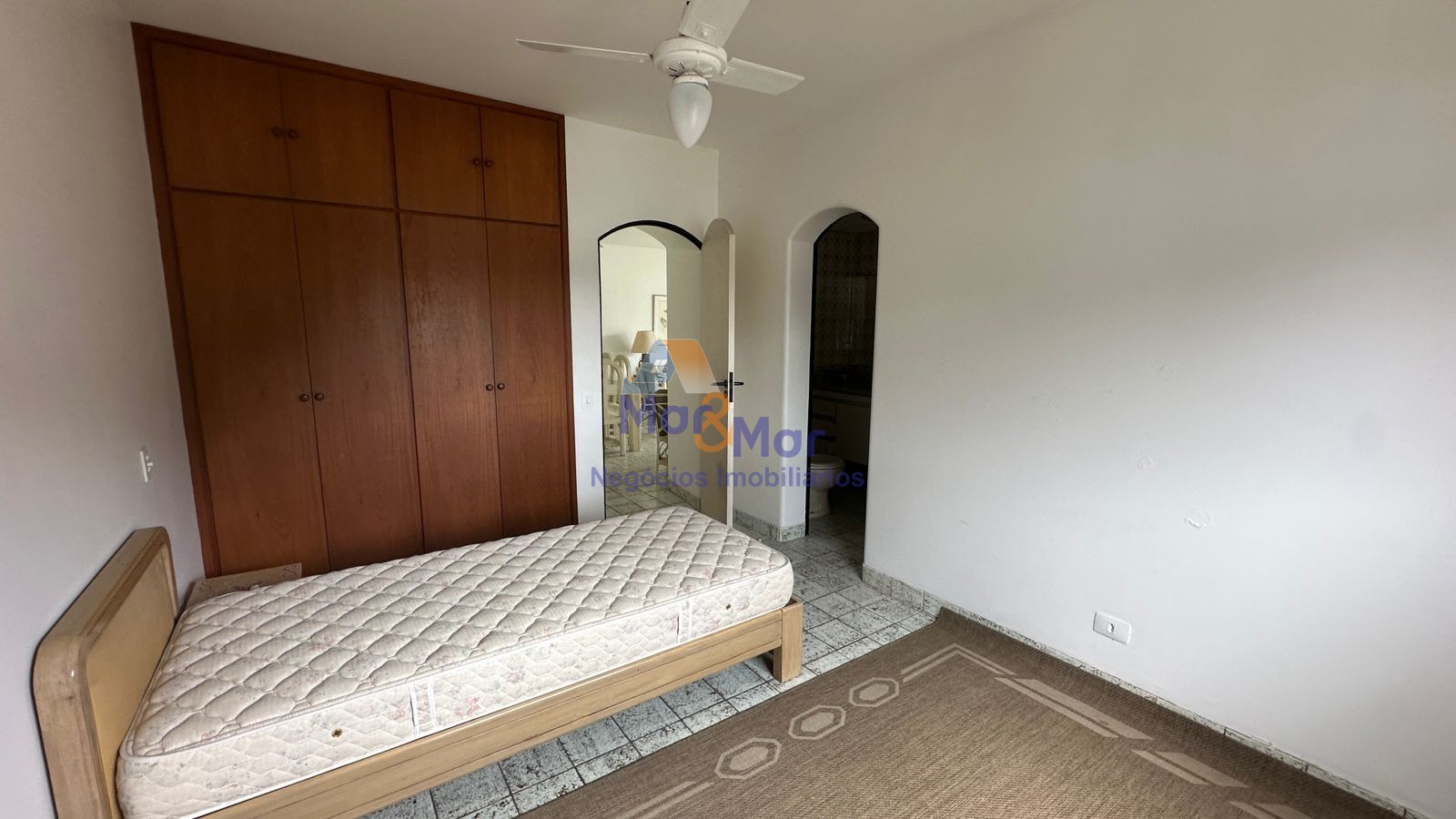 Apartamento na Praia das Pitangueiras, Guarujá - SP