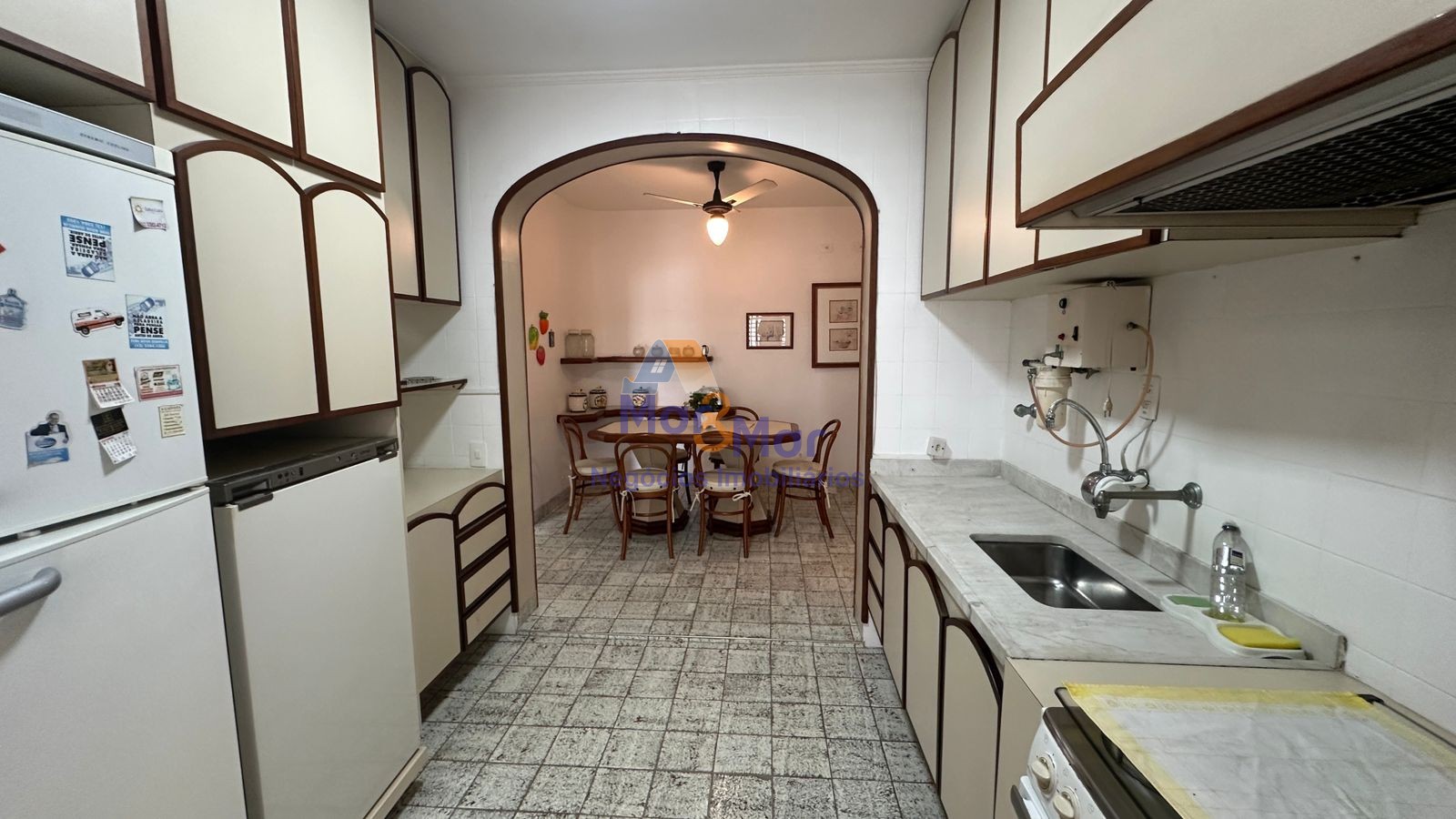 Apartamento na Praia das Pitangueiras, Guarujá - SP