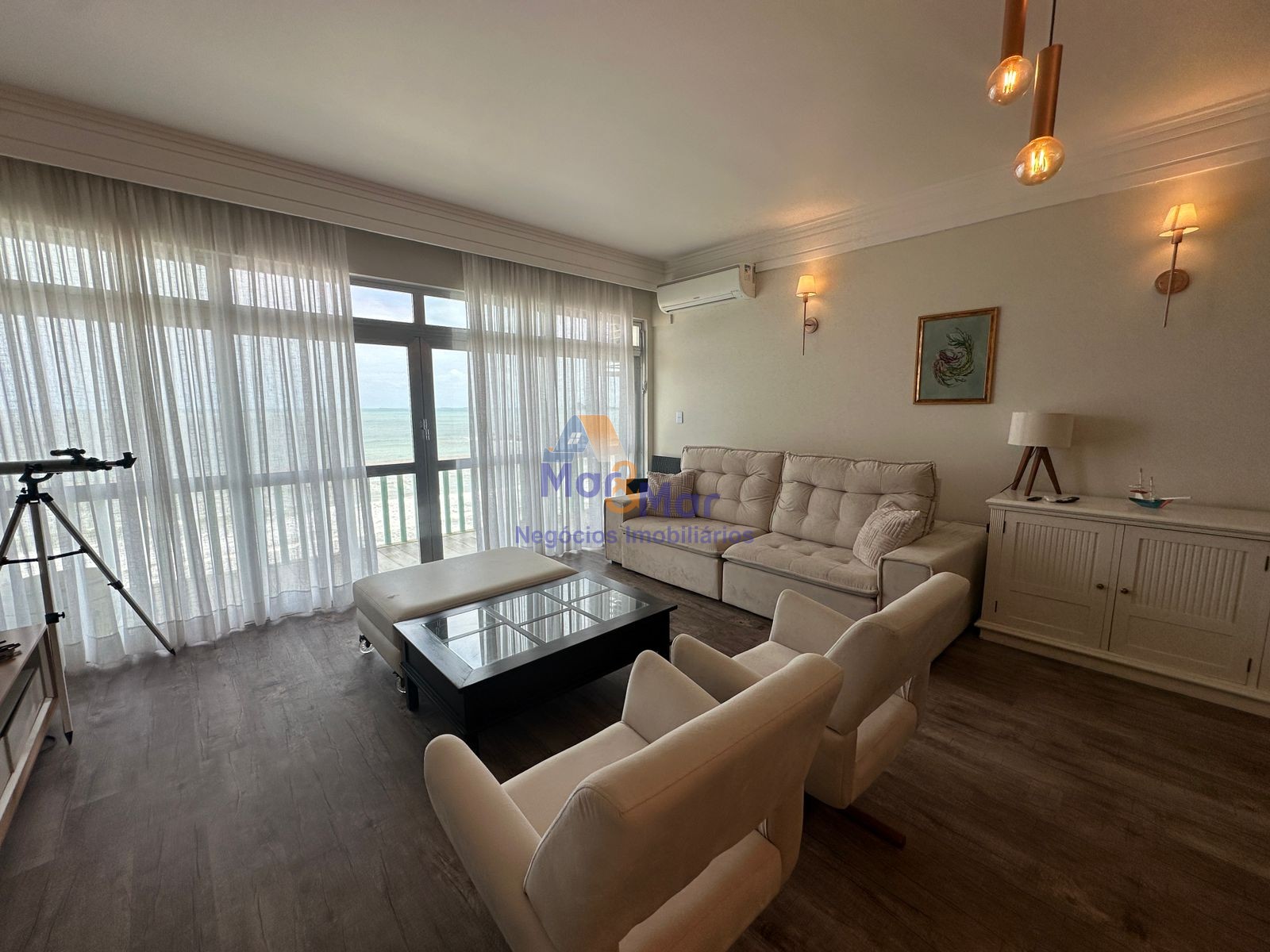 Apartamento Frente ao Mar nas Pitangueiras, Guarujá - SP