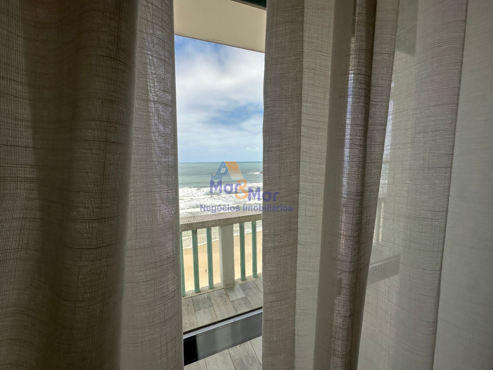 Apartamento Frente ao Mar nas Pitangueiras, Guarujá - SP