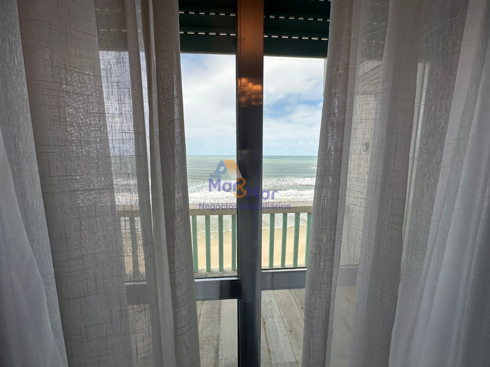 Apartamento Frente ao Mar nas Pitangueiras, Guarujá - SP