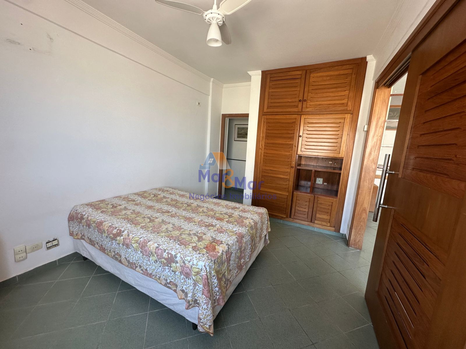 Apartamento na Praia das Pitangueiras, Guarujá - SP