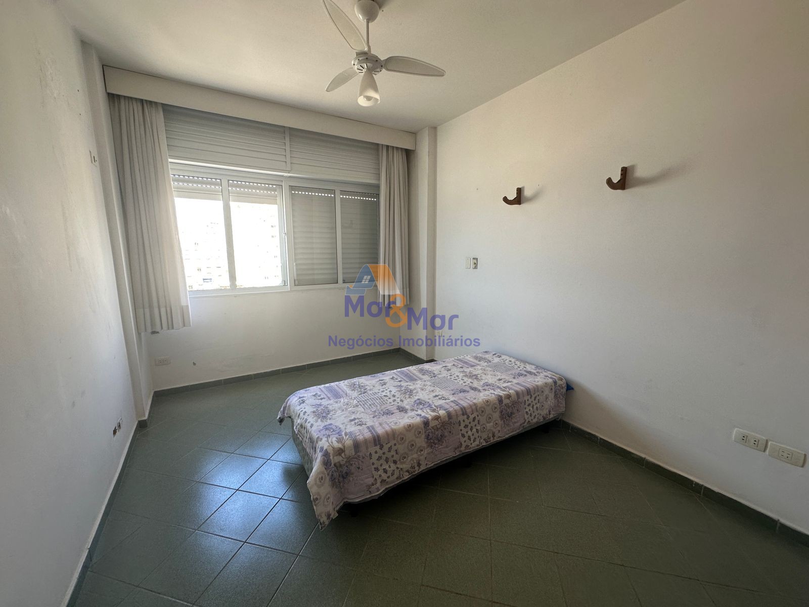 Apartamento na Praia das Pitangueiras, Guarujá - SP