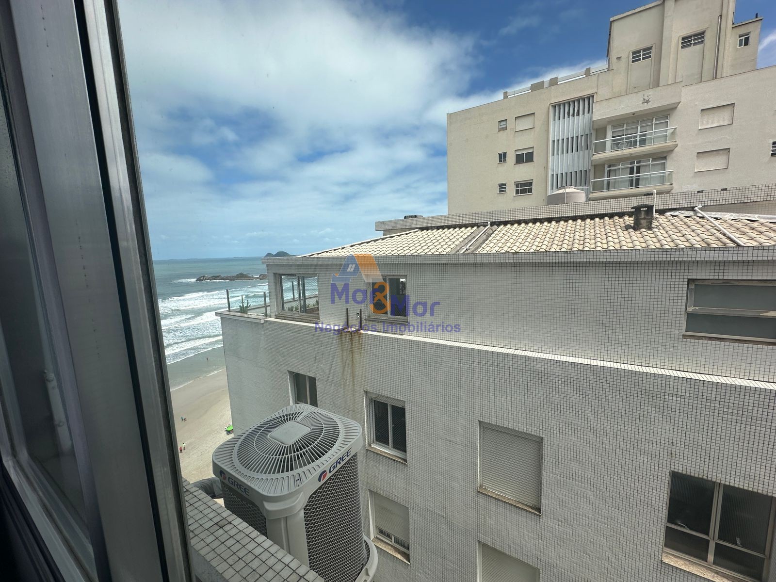 Apartamento na Praia das Pitangueiras, Guarujá - SP