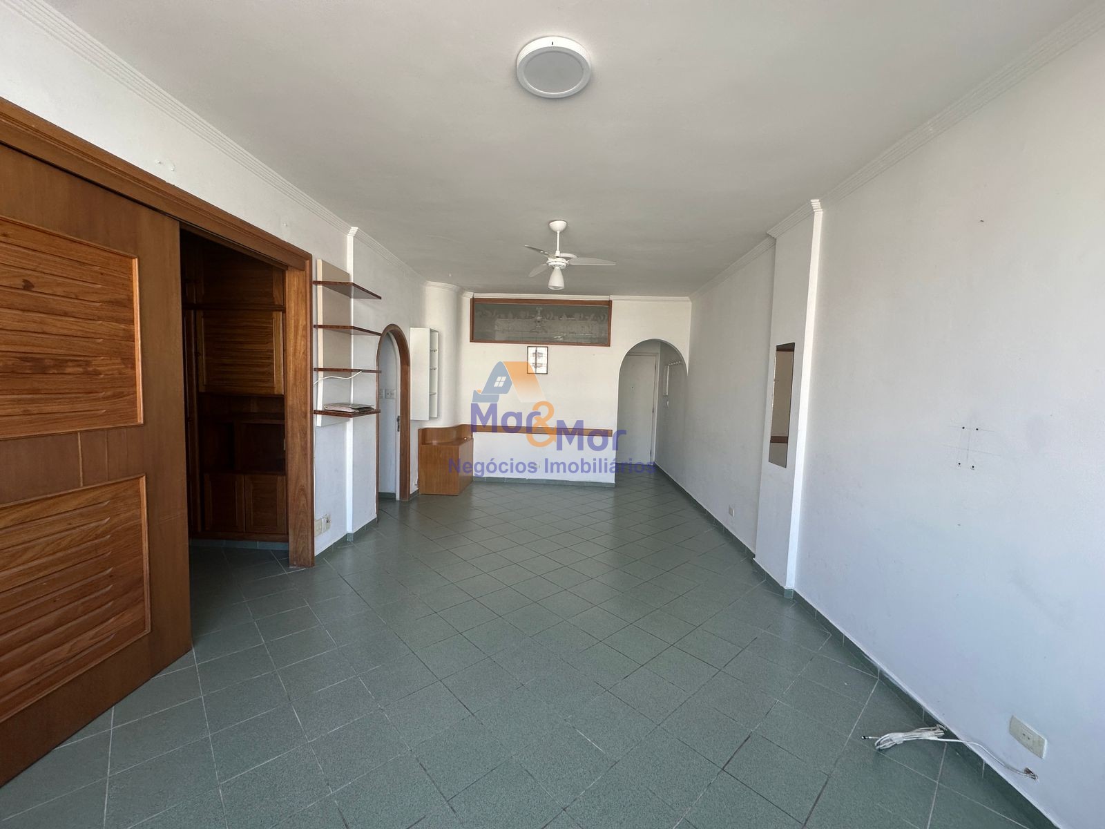 Apartamento na Praia das Pitangueiras, Guarujá - SP