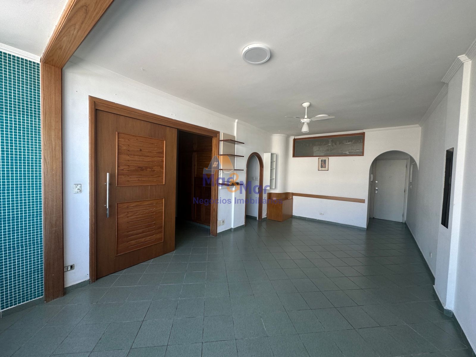 Apartamento na Praia das Pitangueiras, Guarujá - SP