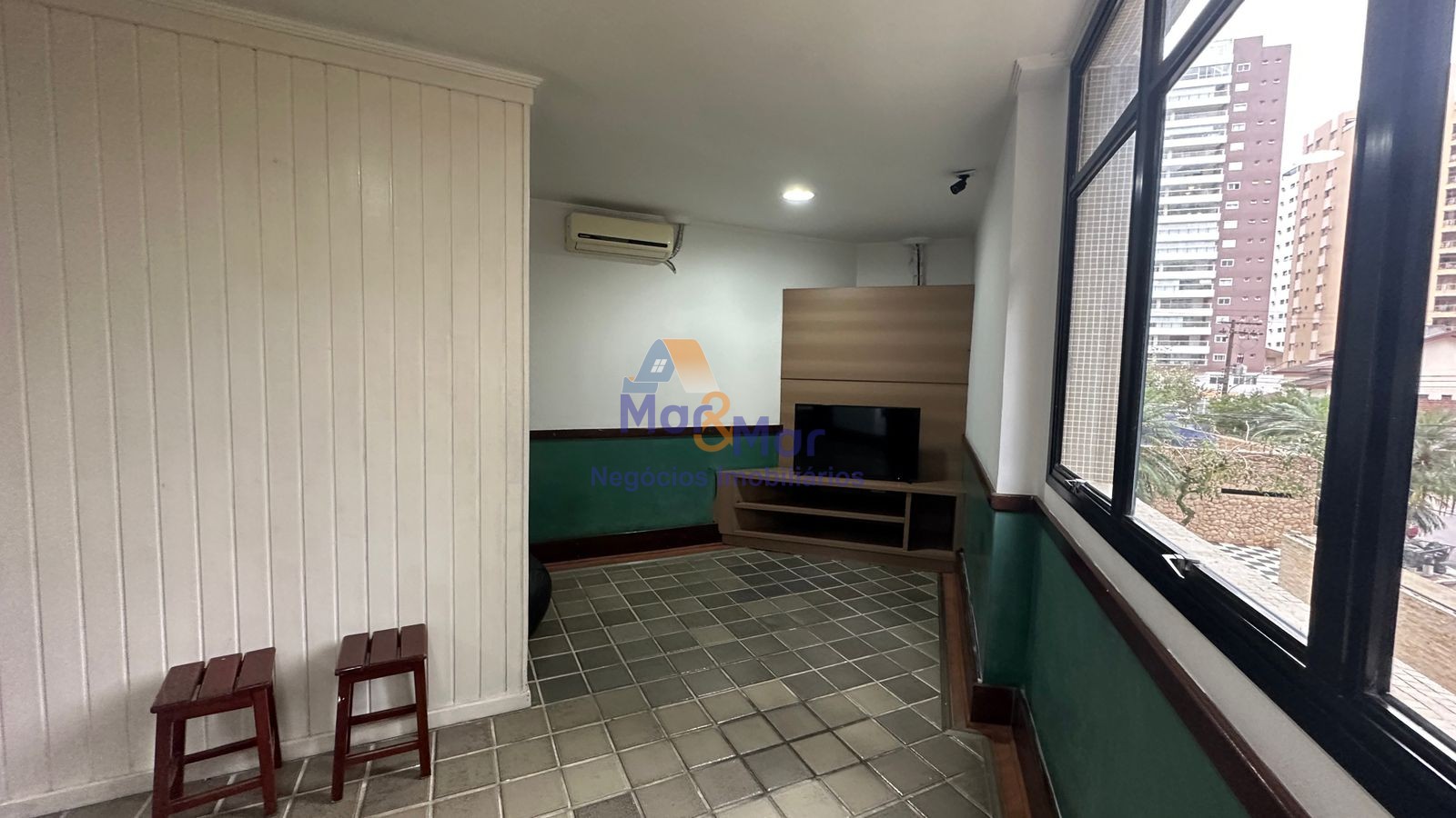 Apartamento na Praia das Pitangueiras, Guarujá - SP